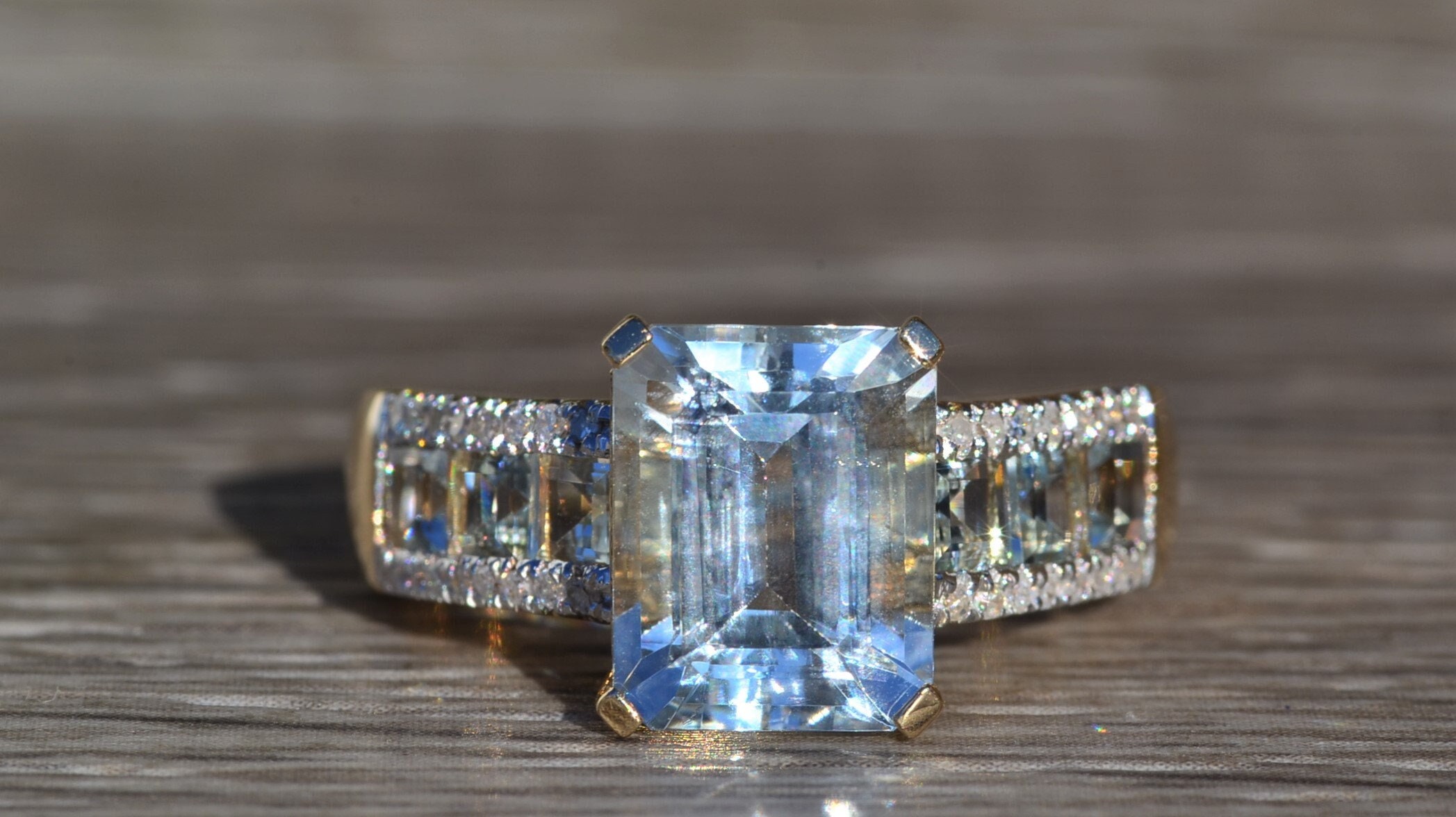 SOLD - The Waddon: Ladies Yellow Gold Cocktail Ring set with 3.50 CT Aquamarine and Diamonds - Image 2