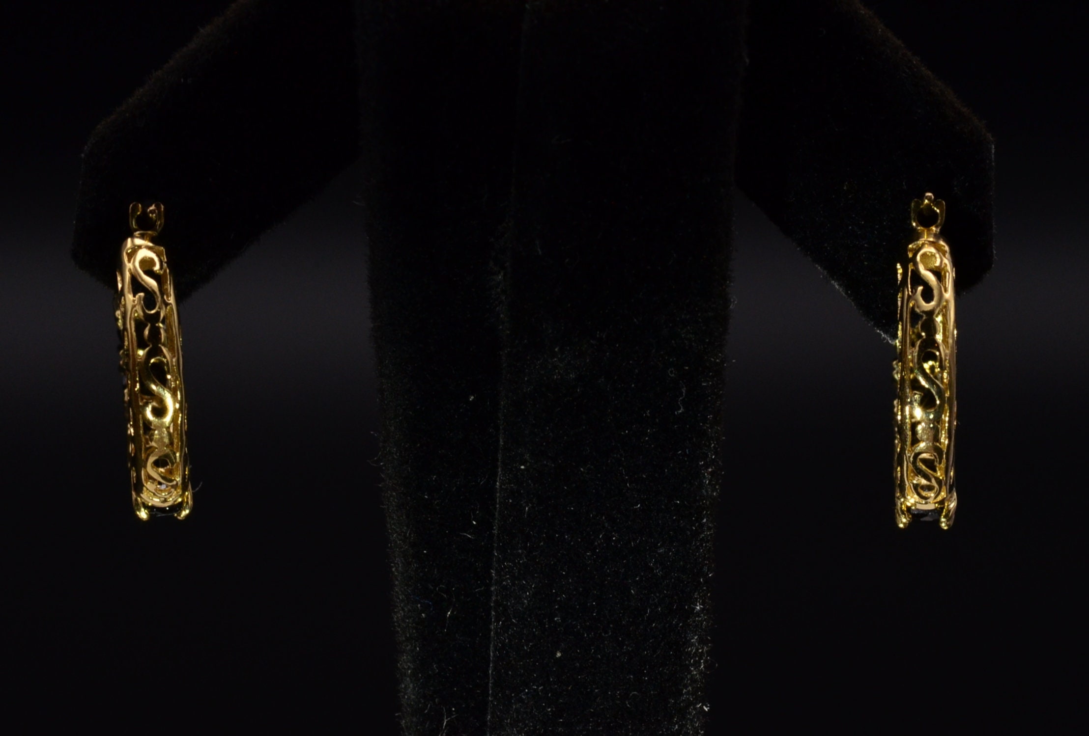 SOLD - The Des Allemands: Ladies Mexican Made 14K Yellow Gold Black Onyx Hoop Earrings - Image 4