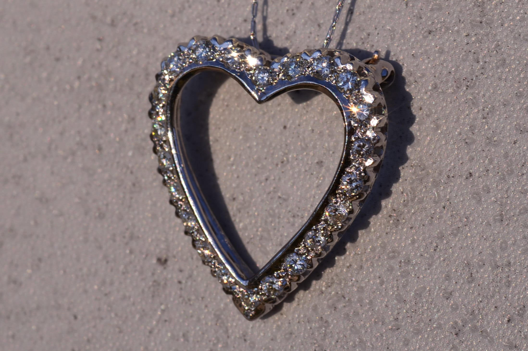 The Mataranka: White Gold Diamond Heart Pin and Pendant Combination - Image 4