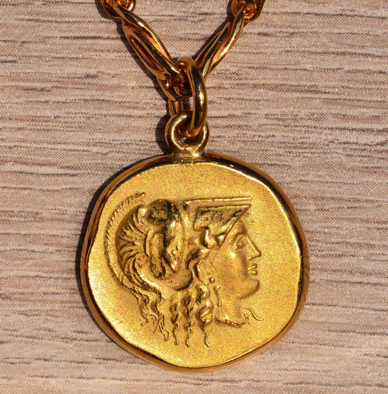 The New London: 22 Karat Gold Necklace with Soldier Pendant - Image 2