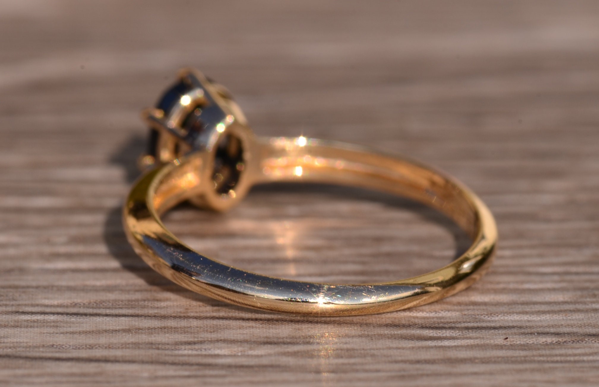 The Oatley: Midnight Blue Sapphire Ring in Yellow Gold - Image 4