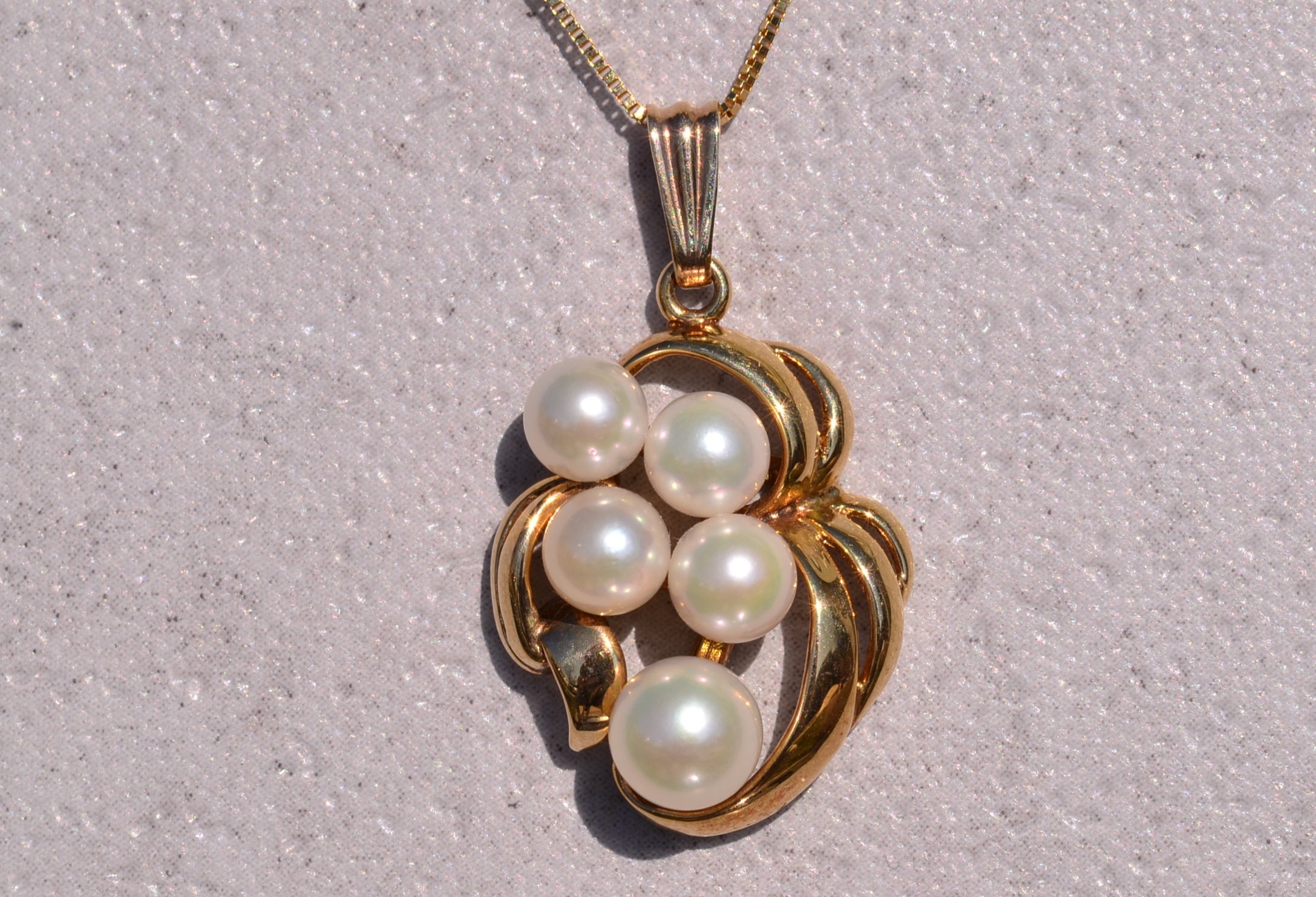 The Elgin: Contemporary Pearl Pendant in Yellow Gold - Image 2