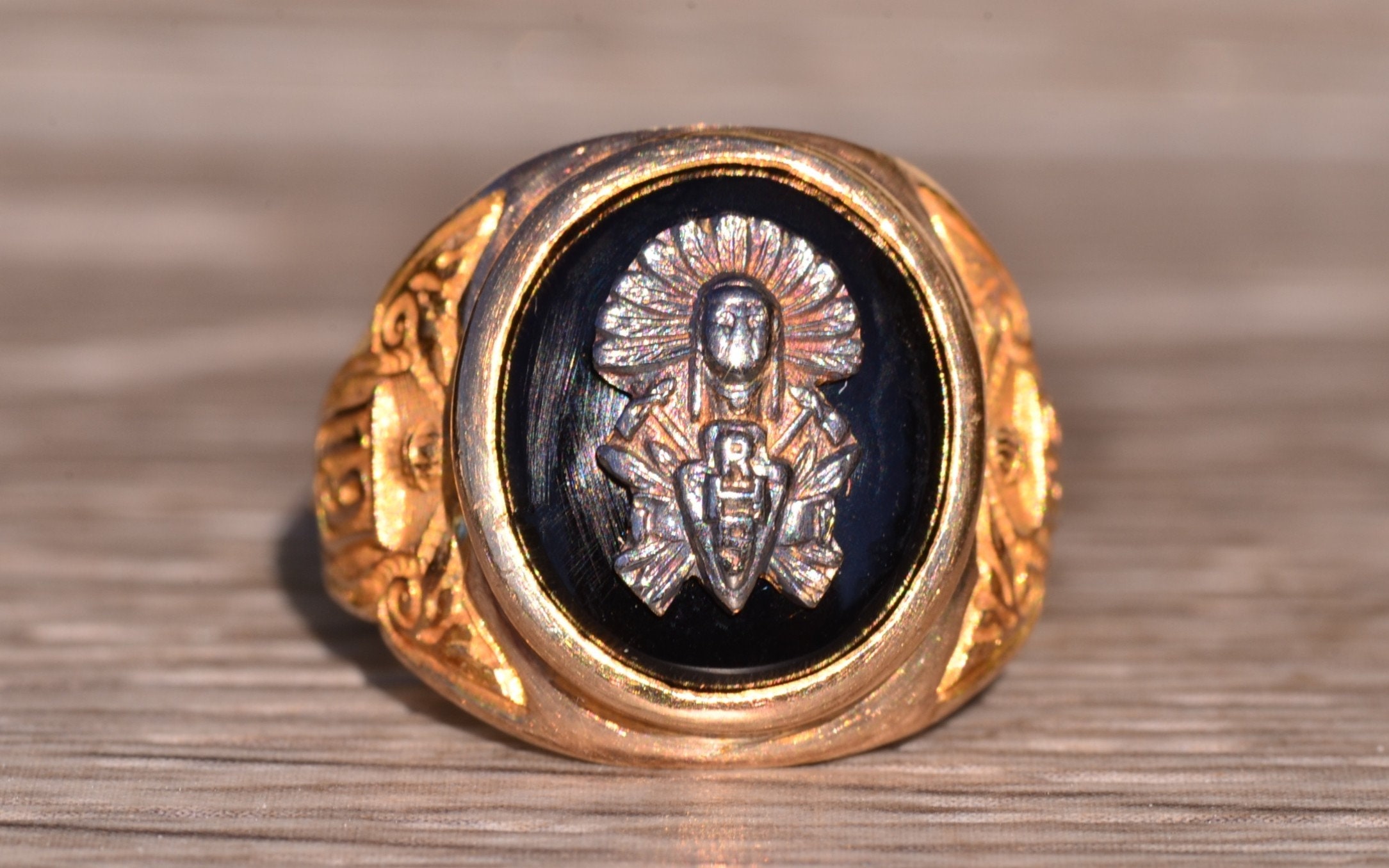 The El Cajon: Circa 1946 Onyx Ring in Yellow Gold with Native American Center Piece - Image 7