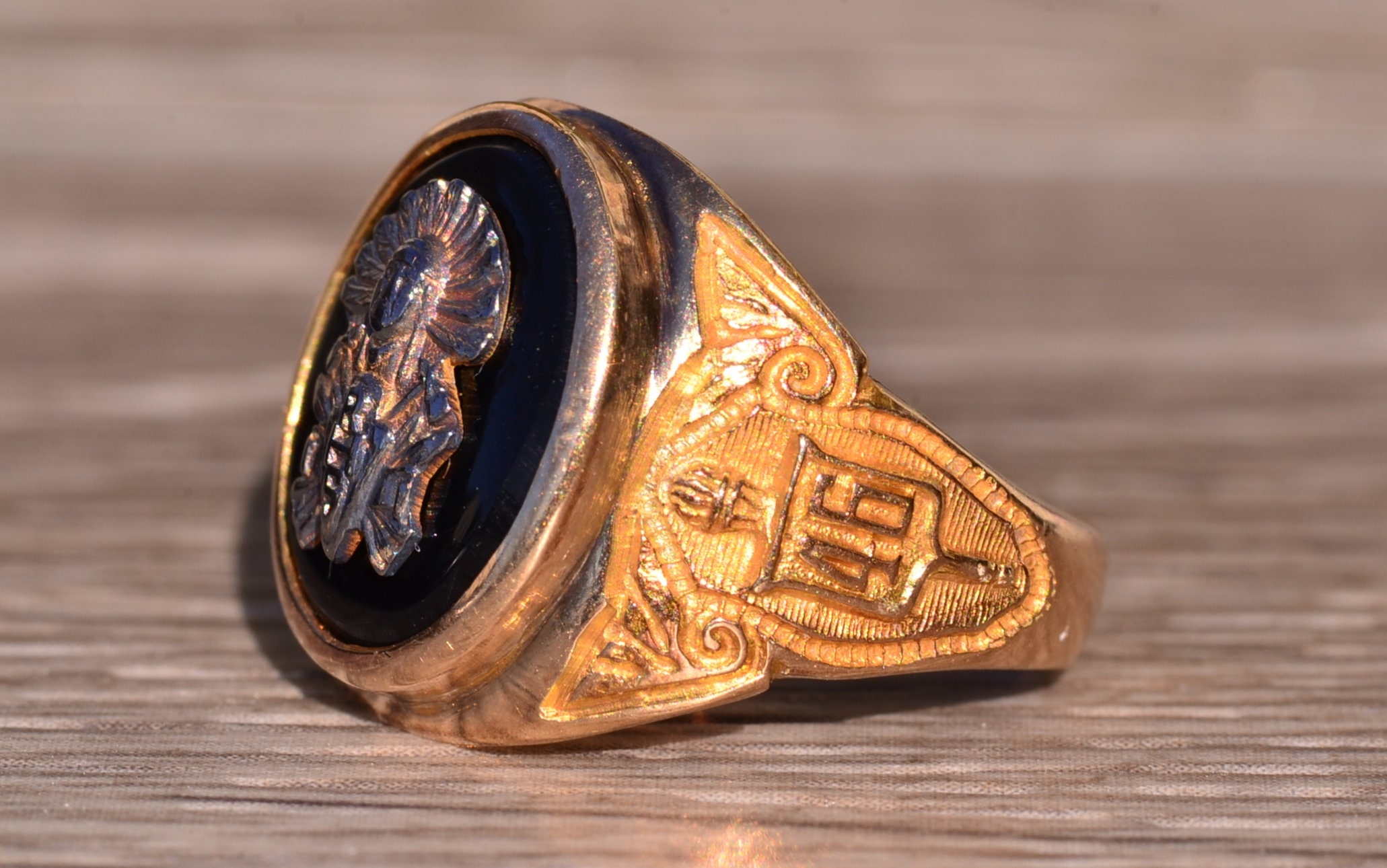 The El Cajon: Circa 1946 Onyx Ring in Yellow Gold with Native American Center Piece - Image 3