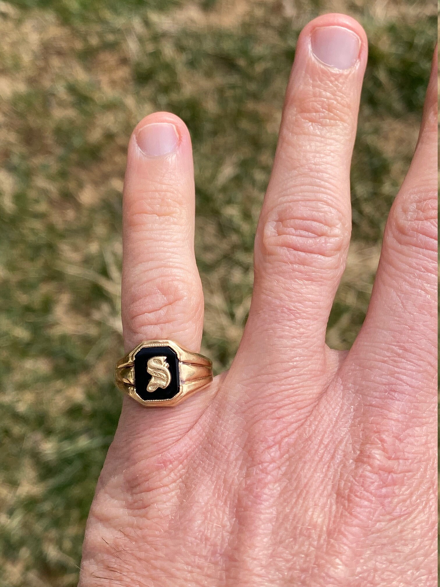 SOLD - The Retro S: Vintage Onyx Ring with Scripted S - Image 8