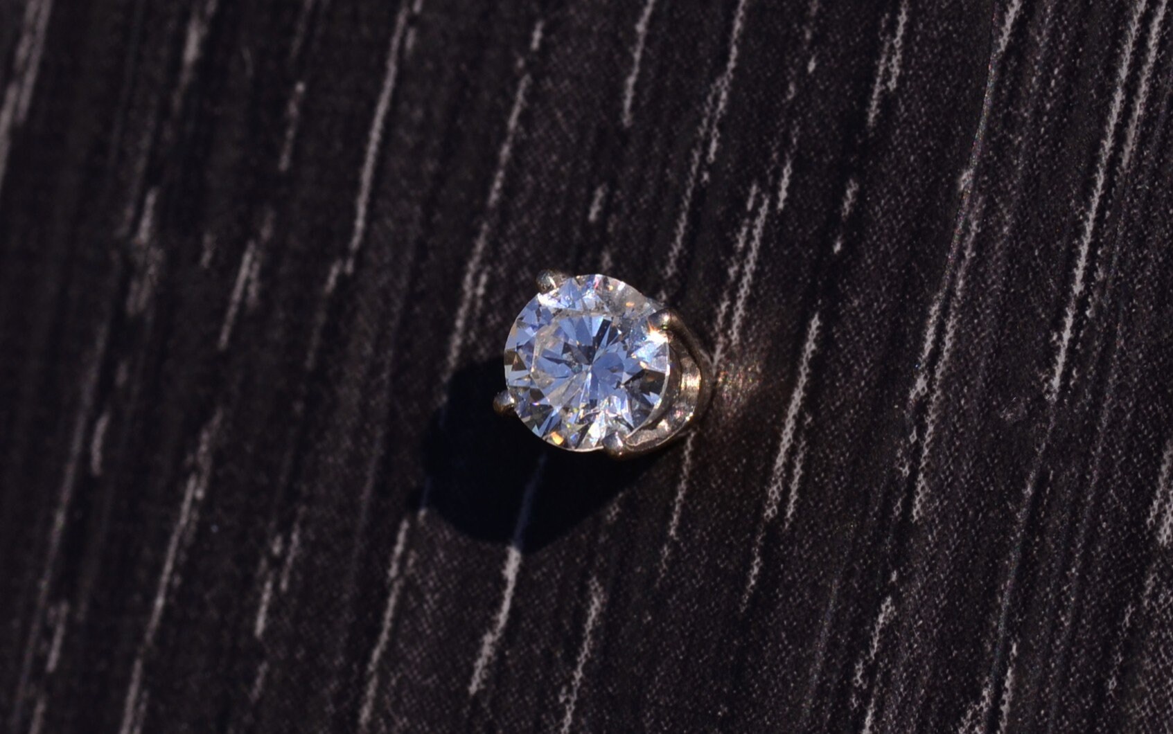 Single 0.42 carat Round Brilliant Cut Diamond Stud Earring in White Gold - Image 3