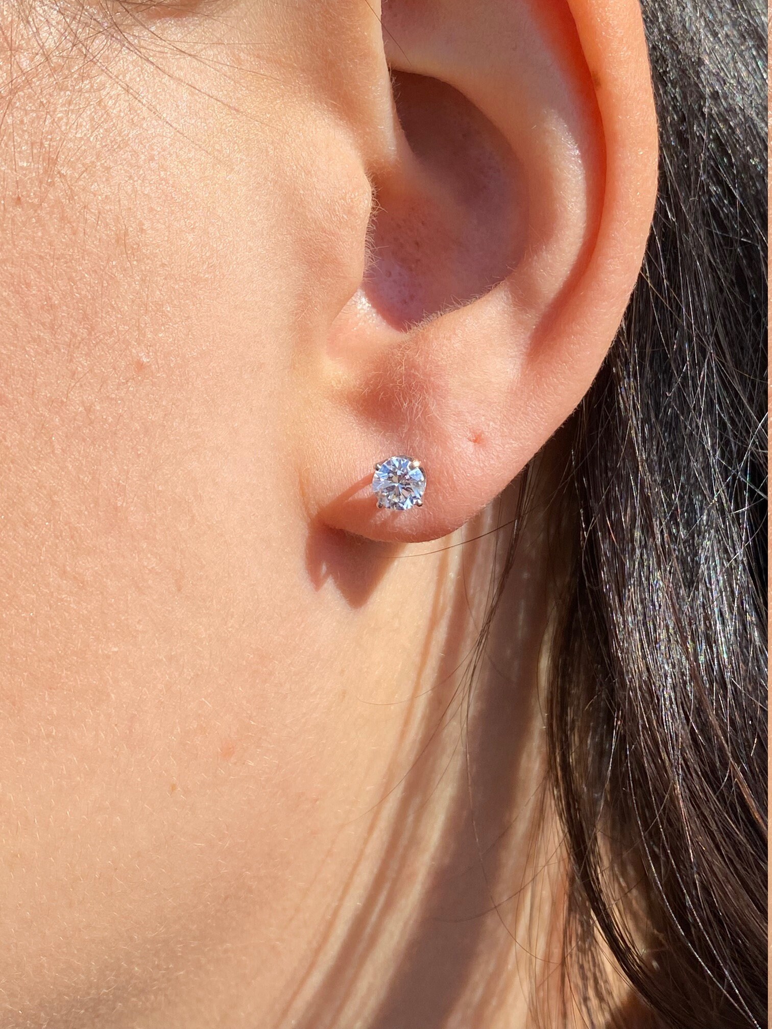 Single 0.42 carat Round Brilliant Cut Diamond Stud Earring in White Gold - Image 4