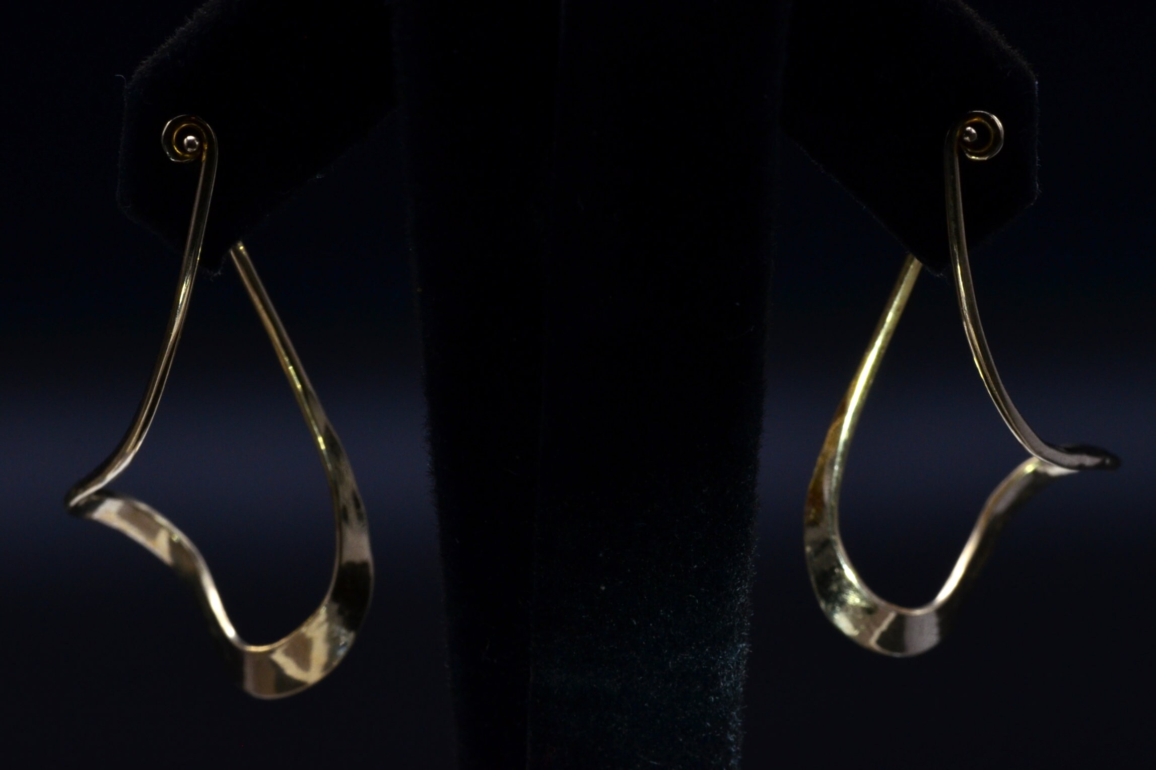 The Costa Mesa: Yellow Gold Twist Earrings - Image 4