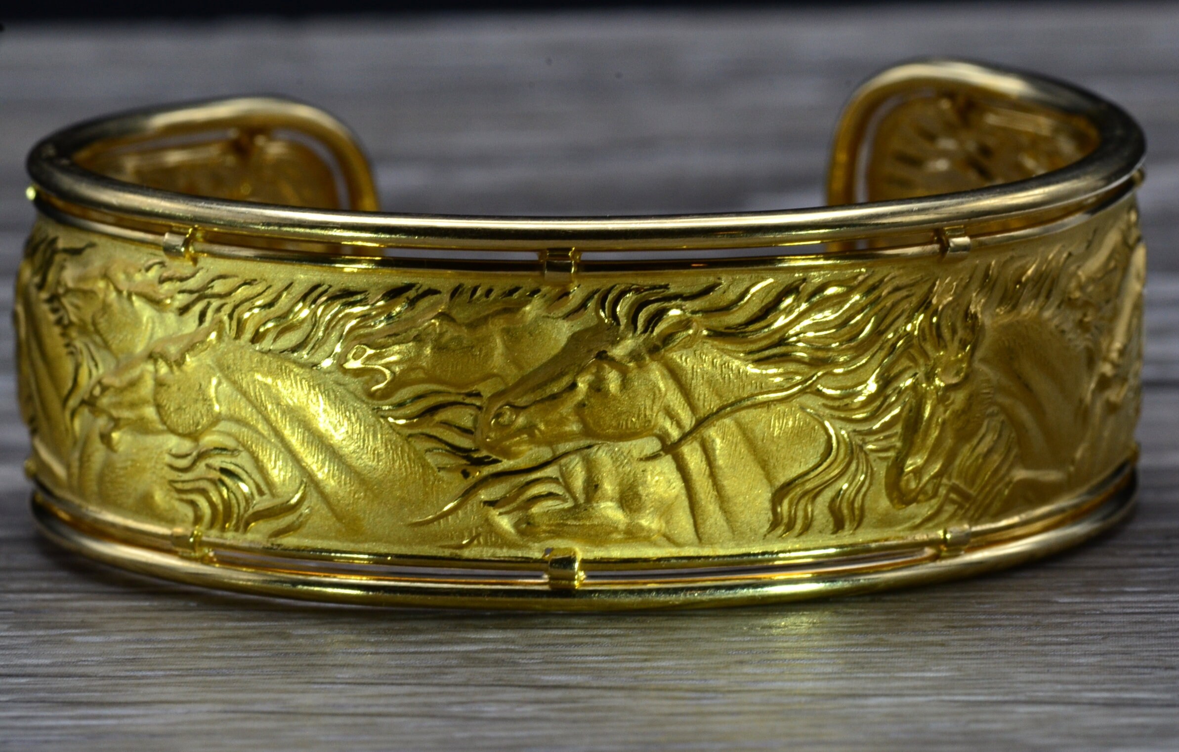 The Garden Grove: Carrera Y Carrera Repousse Bangle Bracelet - Image 7