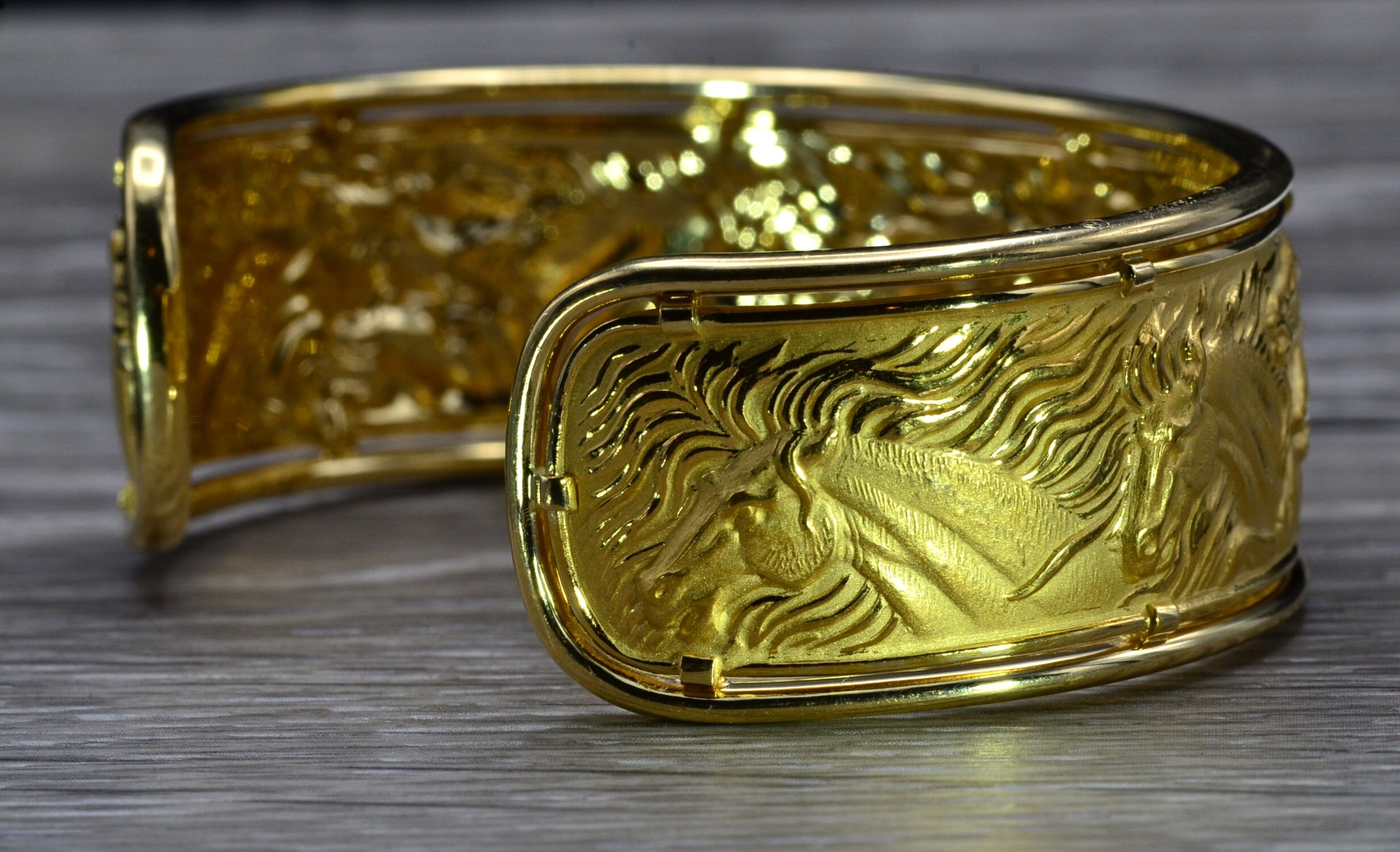 The Garden Grove: Carrera Y Carrera Repousse Bangle Bracelet - Image 5