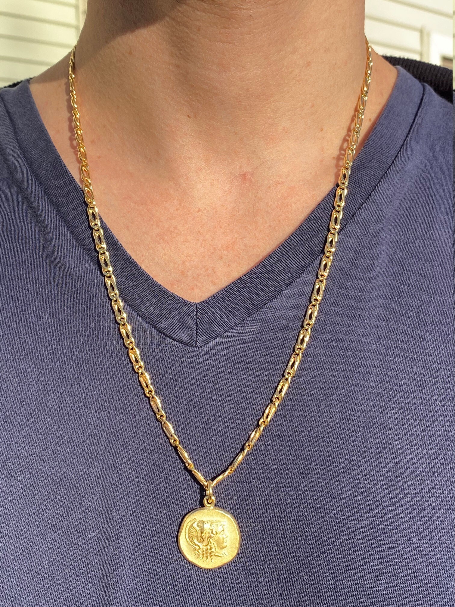 The New London: 22 Karat Gold Necklace with Soldier Pendant - Image 5