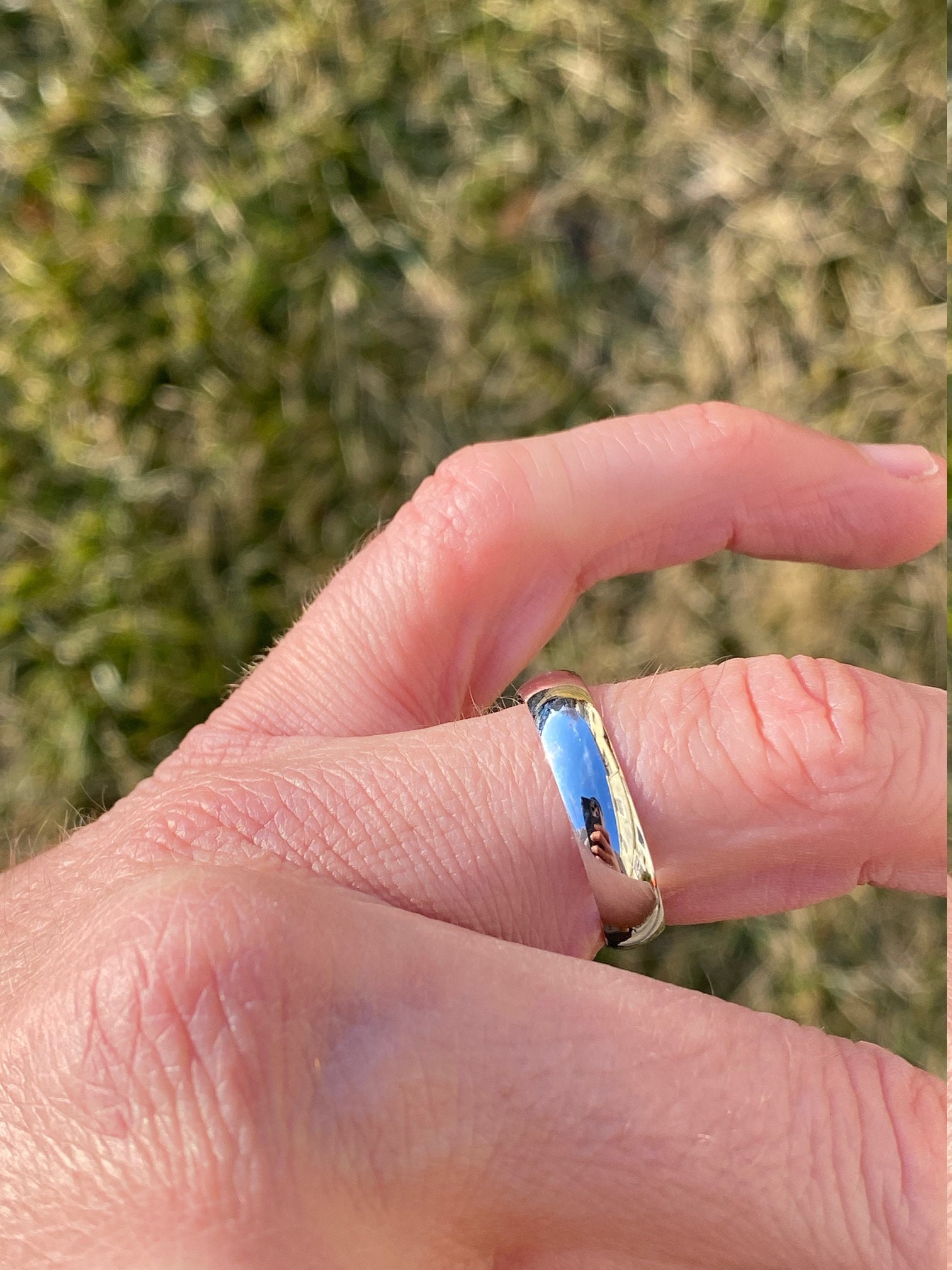 The Sun Valley: White Gold Polished Dome Band - Image 5
