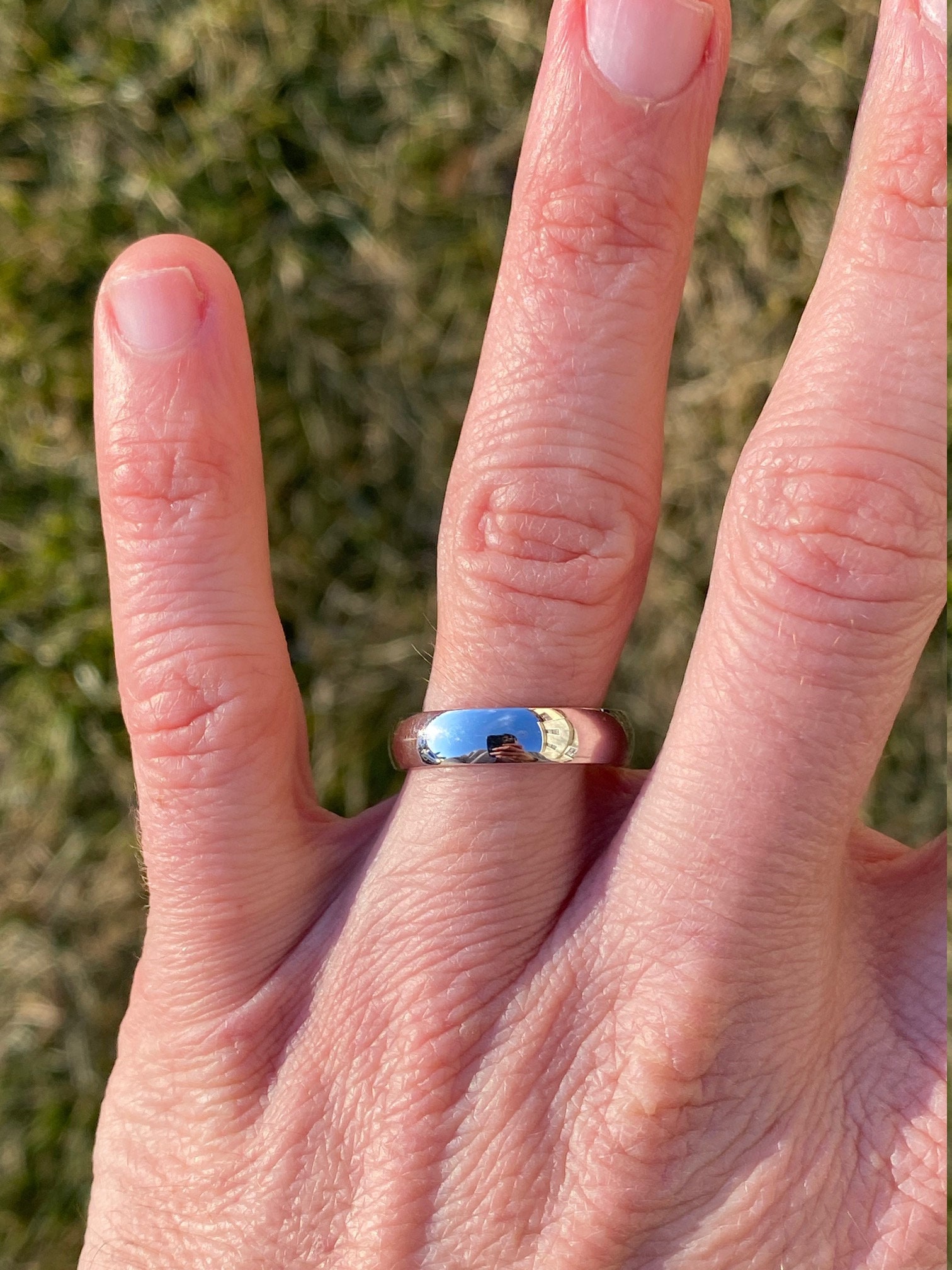 The Sun Valley: White Gold Polished Dome Band - Image 4