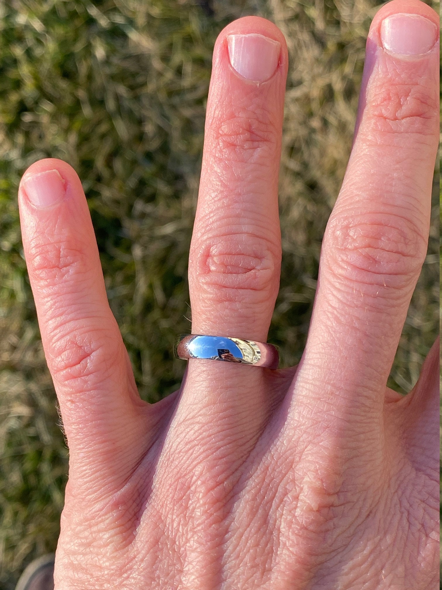 The Sun Valley: White Gold Polished Dome Band - Image 6