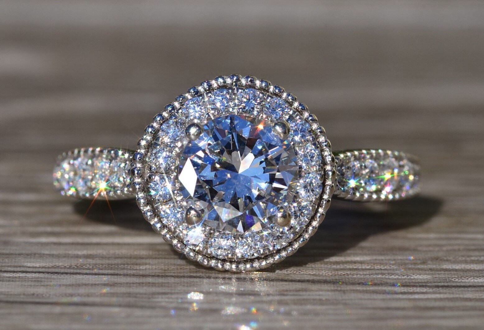 The Beulah Village: Ladies 18K White Gold Engagement Ring set with 0.88 CT Diamond - Image 2