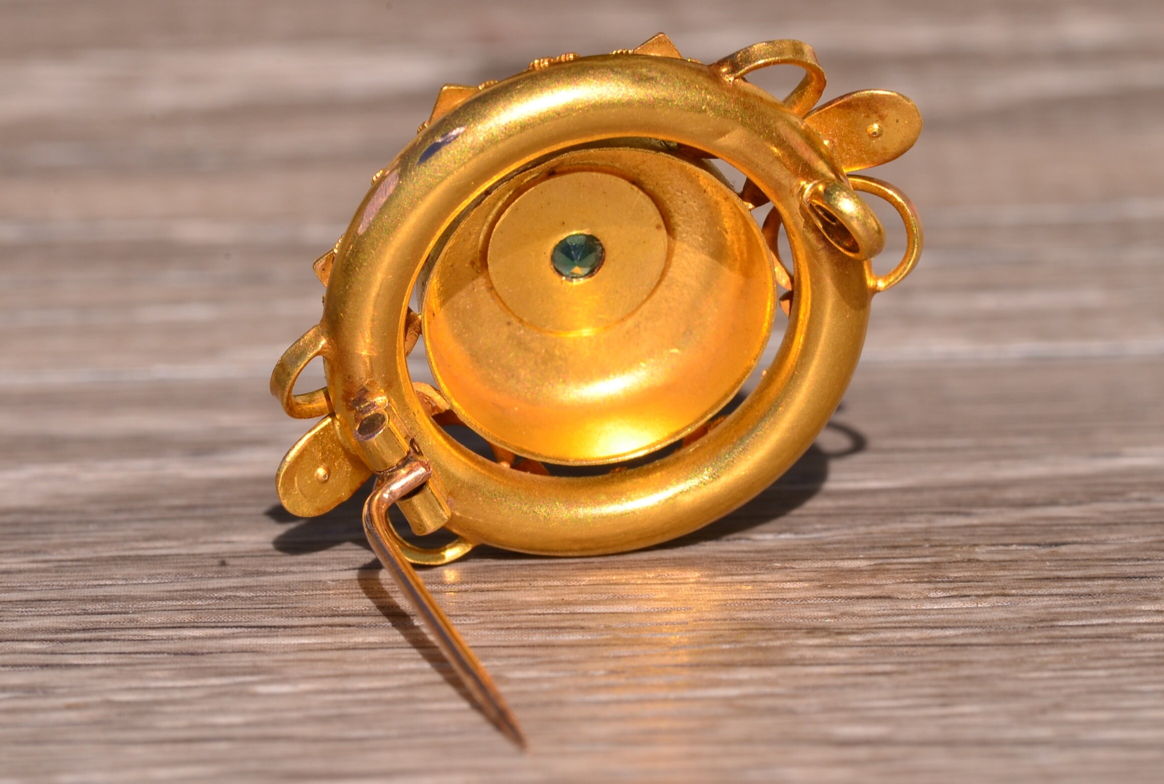 The Wyldwood: Antique late Georgian Early Victorian Yellow Gold Brooch Pendant - Image 3