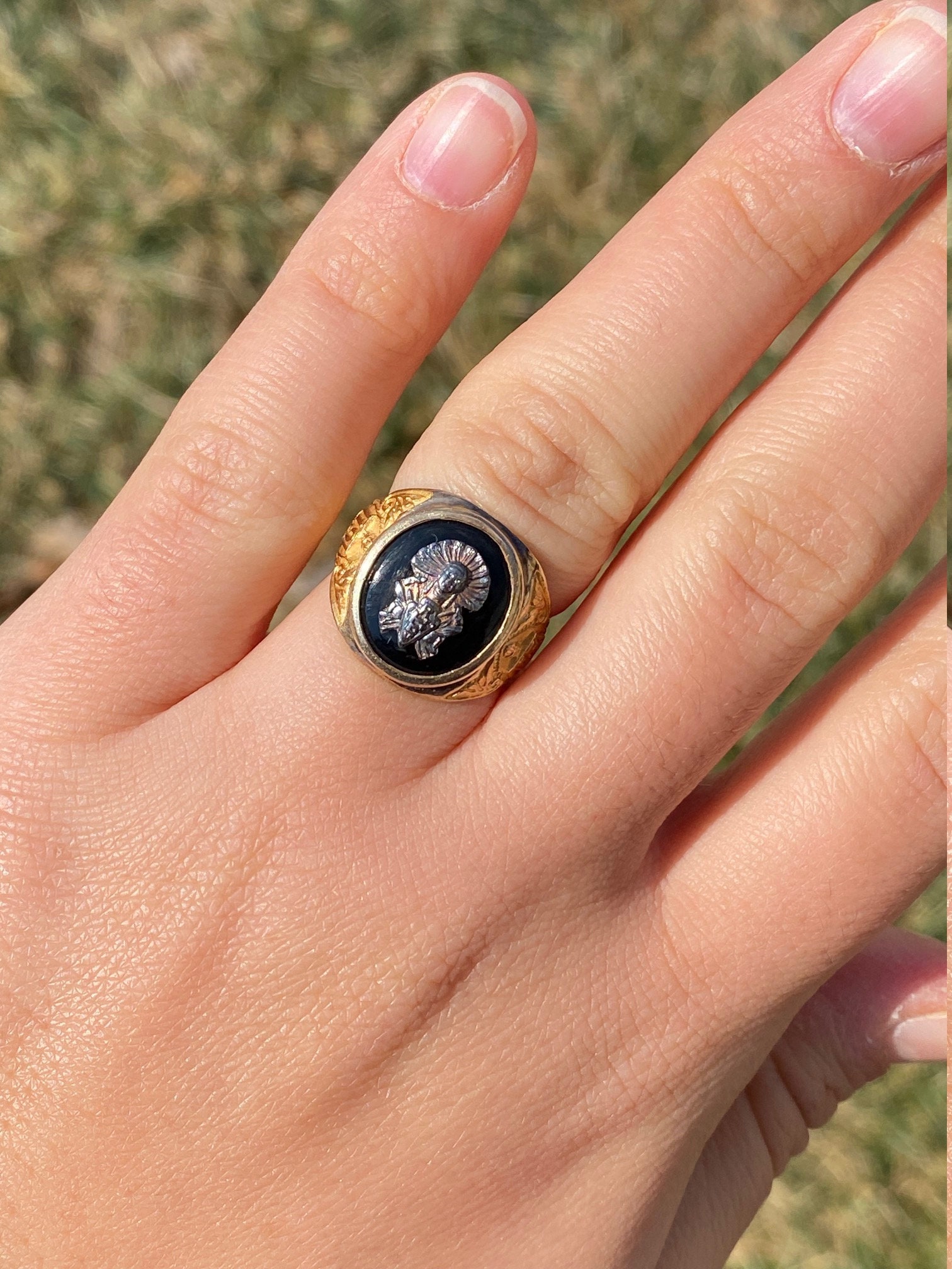 The El Cajon: Circa 1946 Onyx Ring in Yellow Gold with Native American Center Piece - Image 8