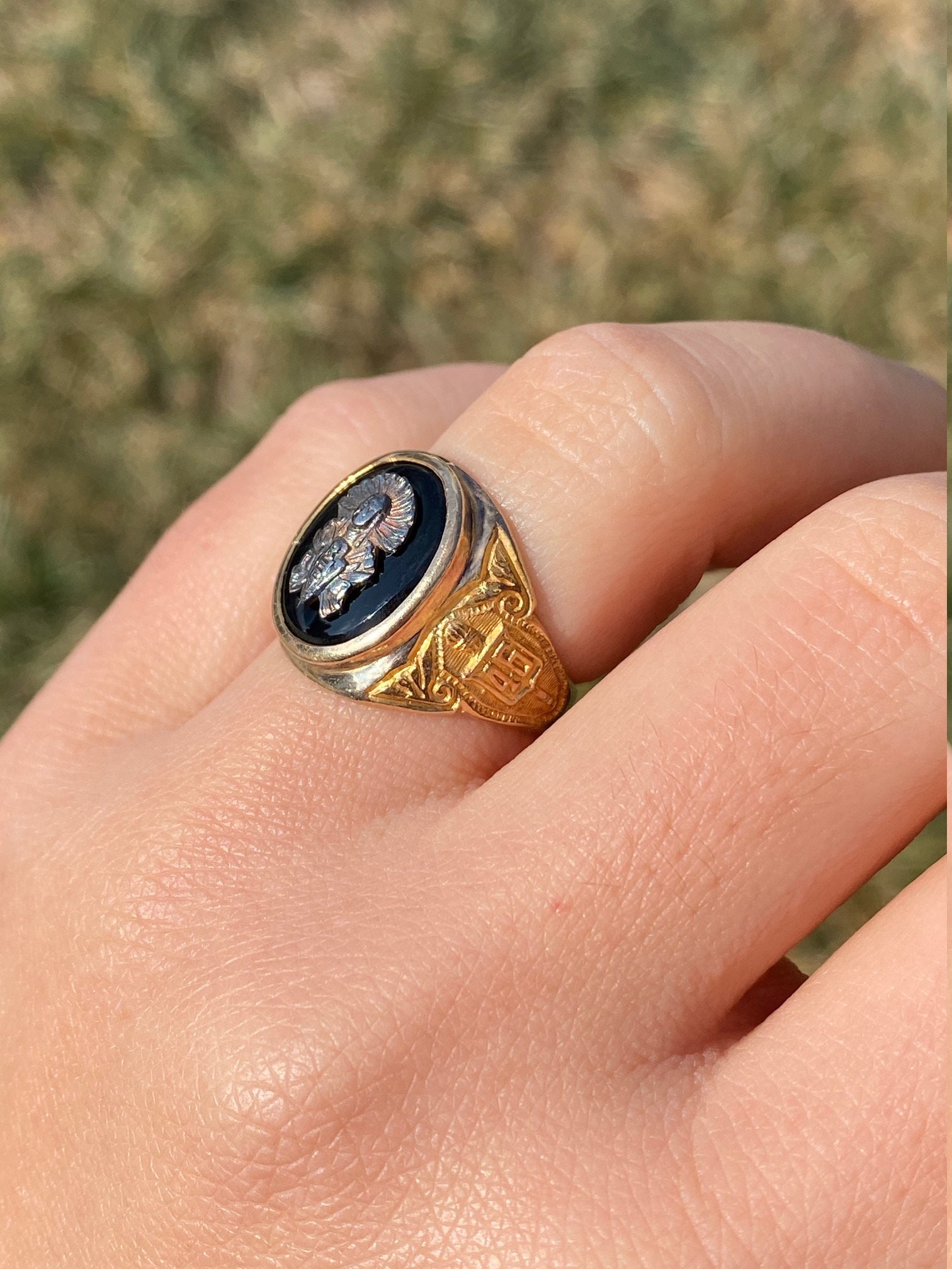 The El Cajon: Circa 1946 Onyx Ring in Yellow Gold with Native American Center Piece - Image 9