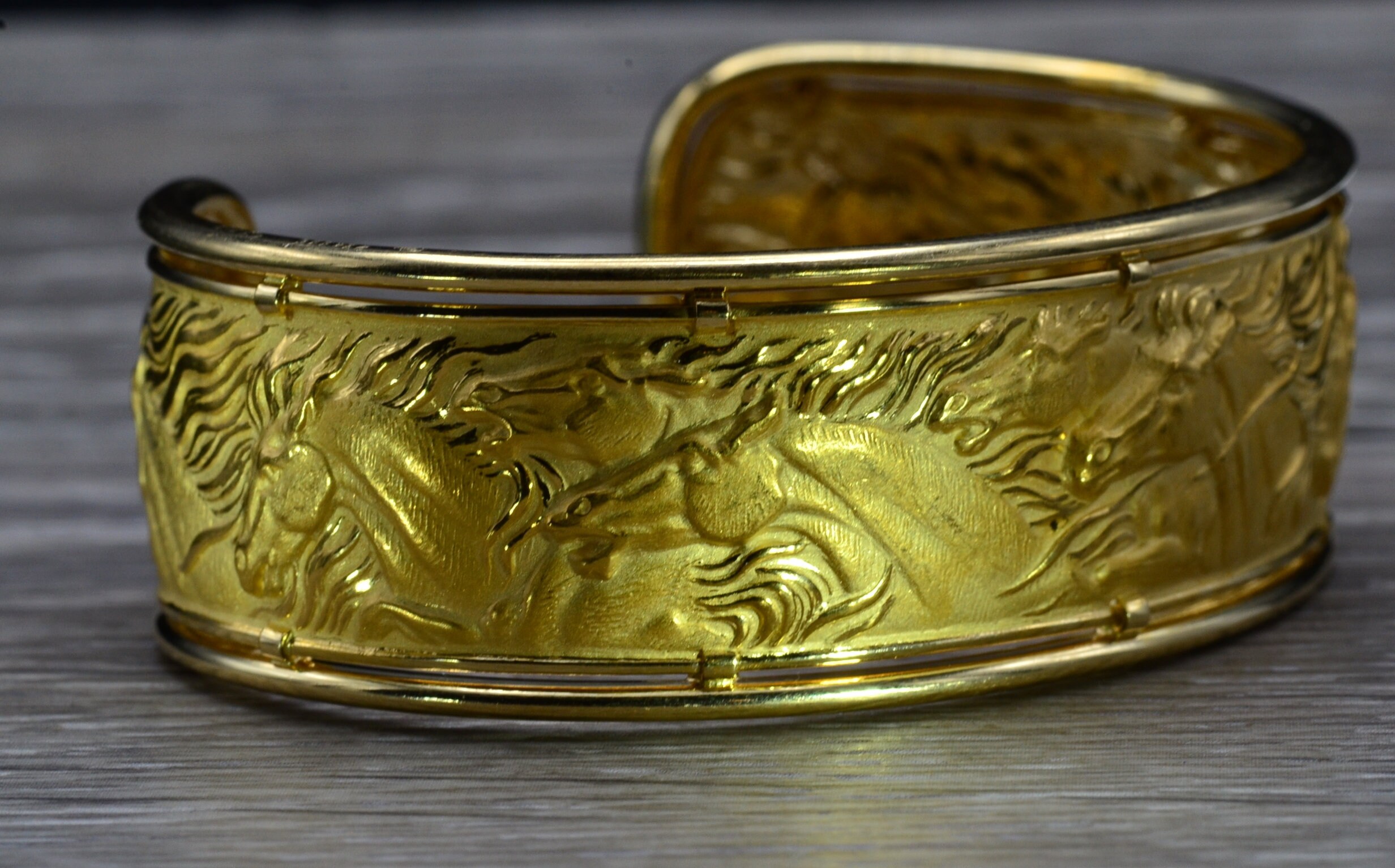 The Garden Grove: Carrera Y Carrera Repousse Bangle Bracelet - Image 6
