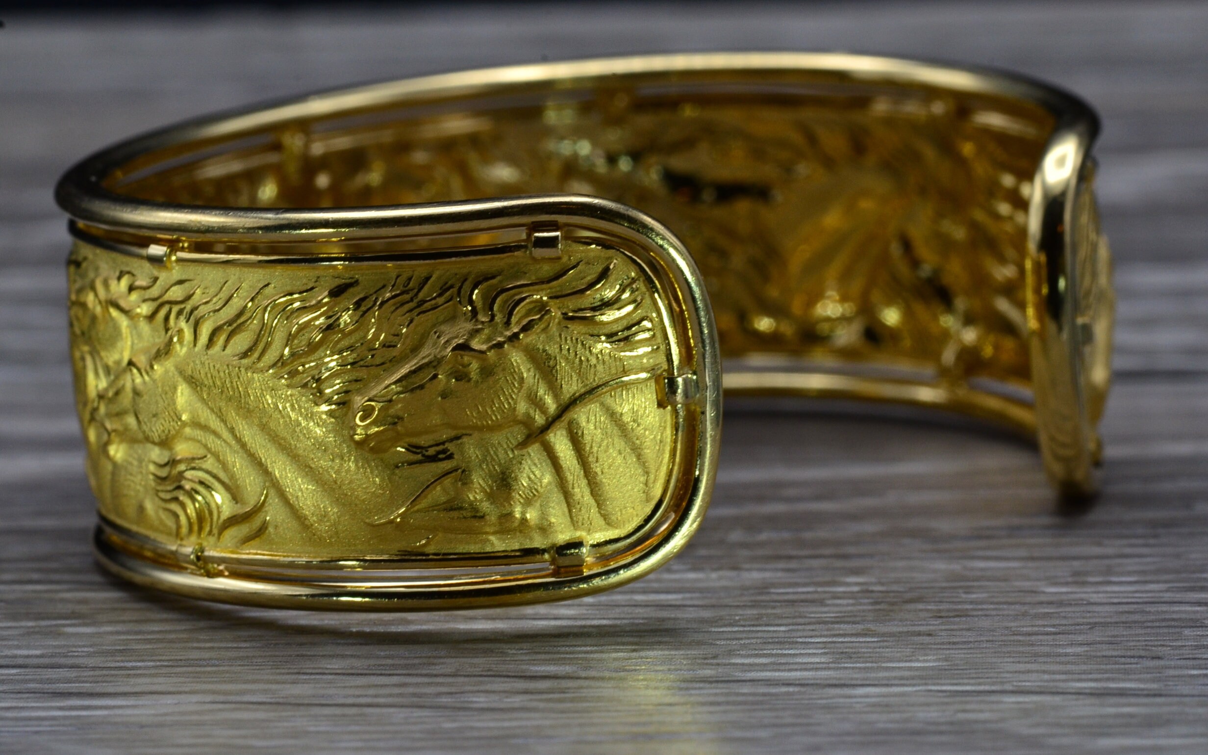 The Garden Grove: Carrera Y Carrera Repousse Bangle Bracelet - Image 4