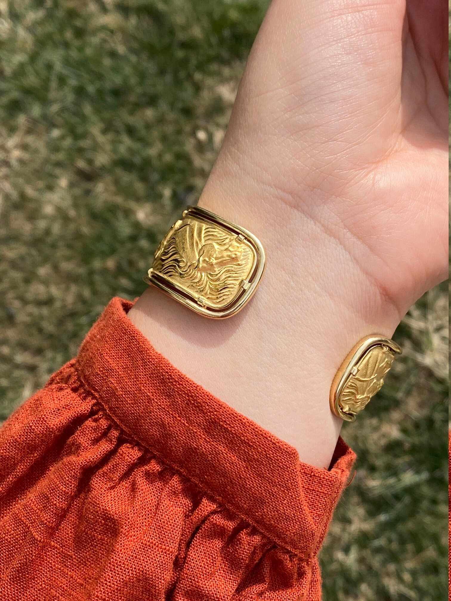 The Garden Grove: Carrera Y Carrera Repousse Bangle Bracelet - Image 9