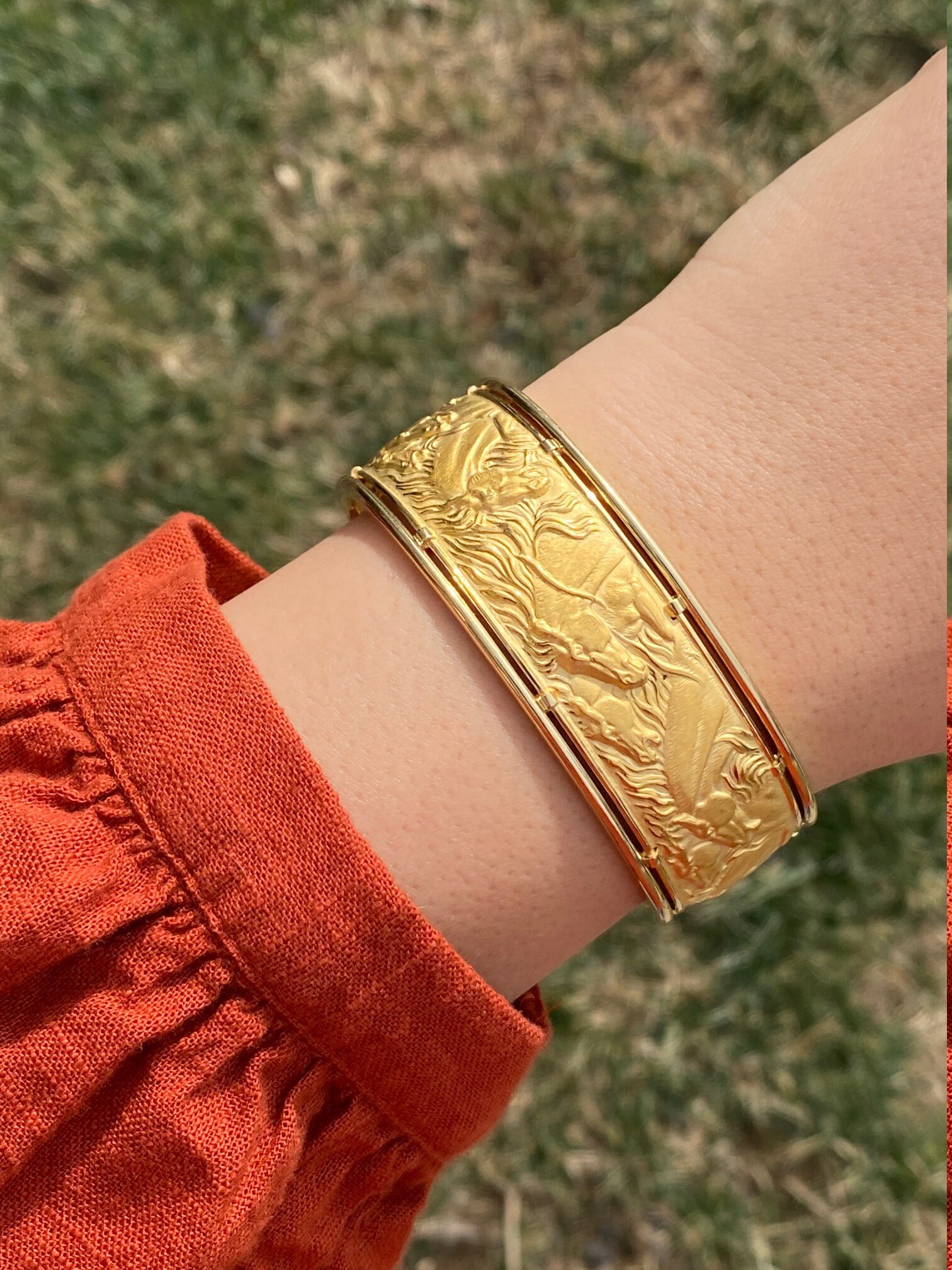 The Garden Grove: Carrera Y Carrera Repousse Bangle Bracelet - Image 8