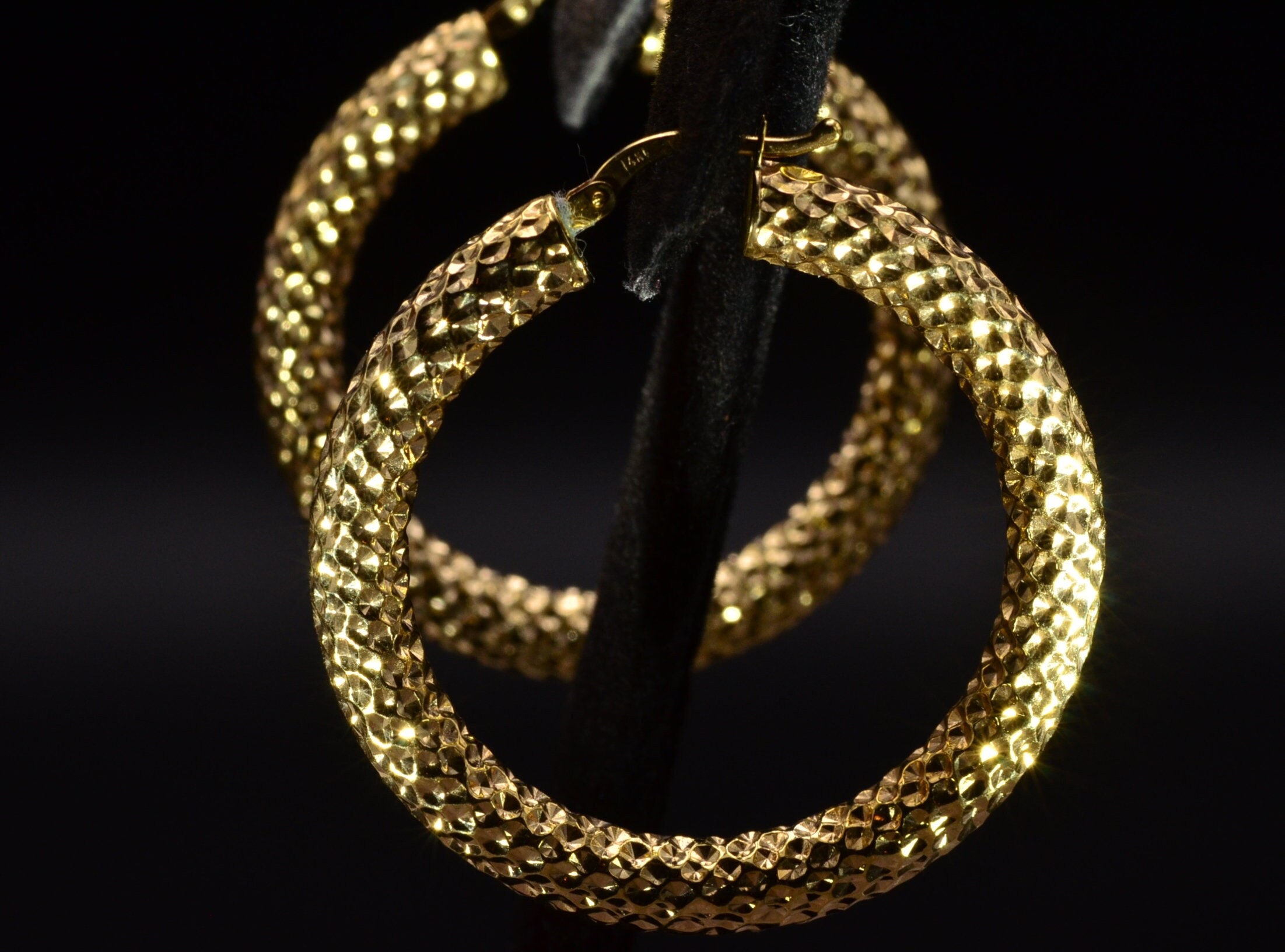 The Downey: Large Size Popcorn Textured Hoop Earrings in Yellow Gold - Image 4