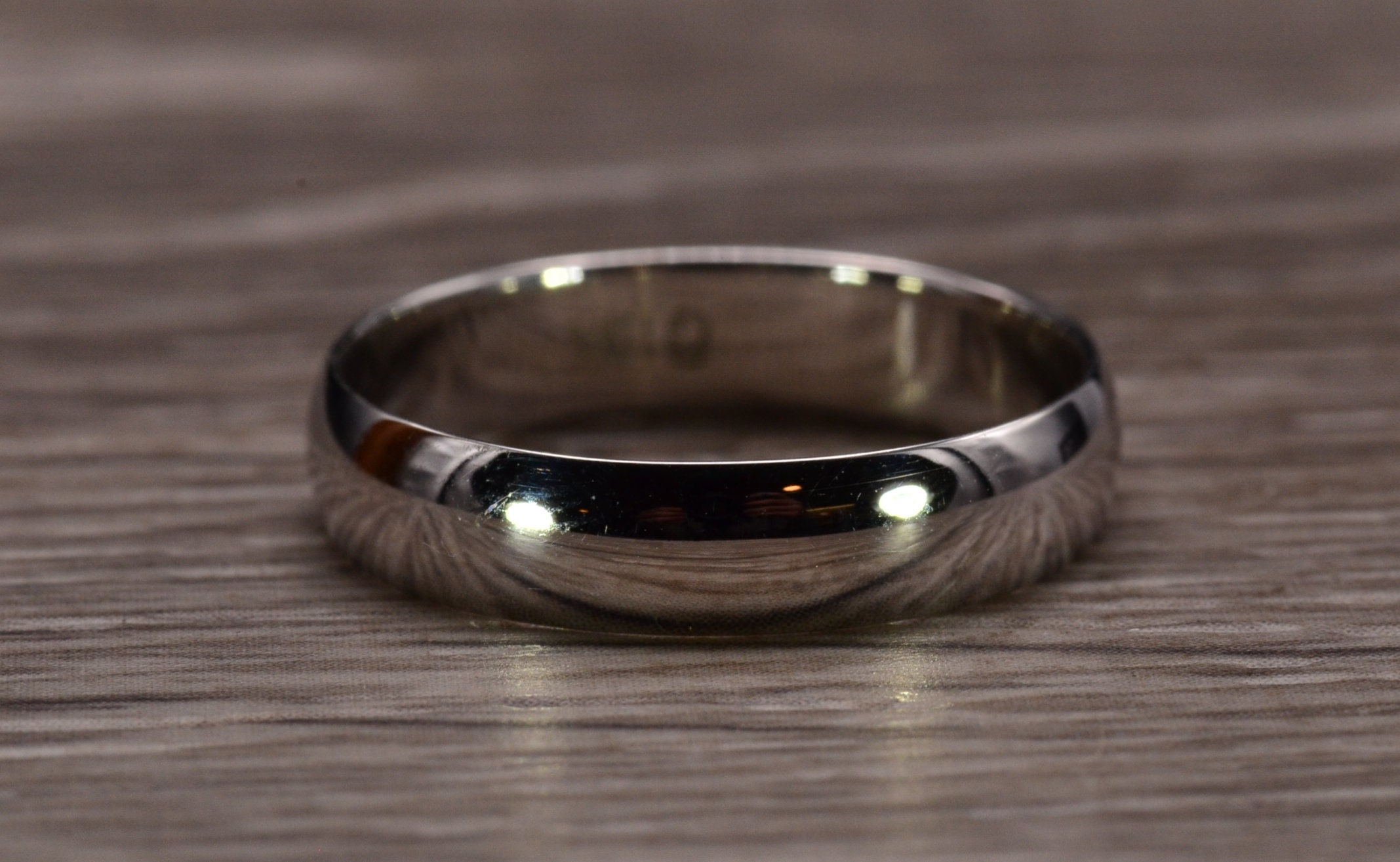 The Sun Valley: White Gold Polished Dome Band - Image 2