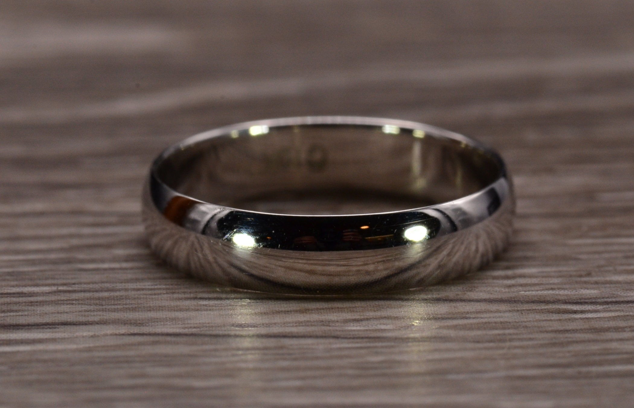 The Sun Valley: White Gold Polished Dome Band - Image 3
