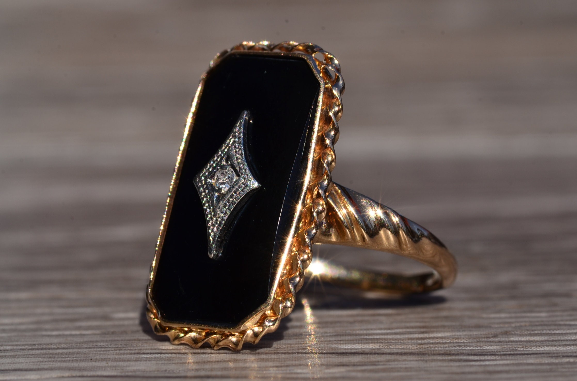 SOLD - The Posts: Vintage Yellow Gold Onyx And Diamond Ring - Image 3