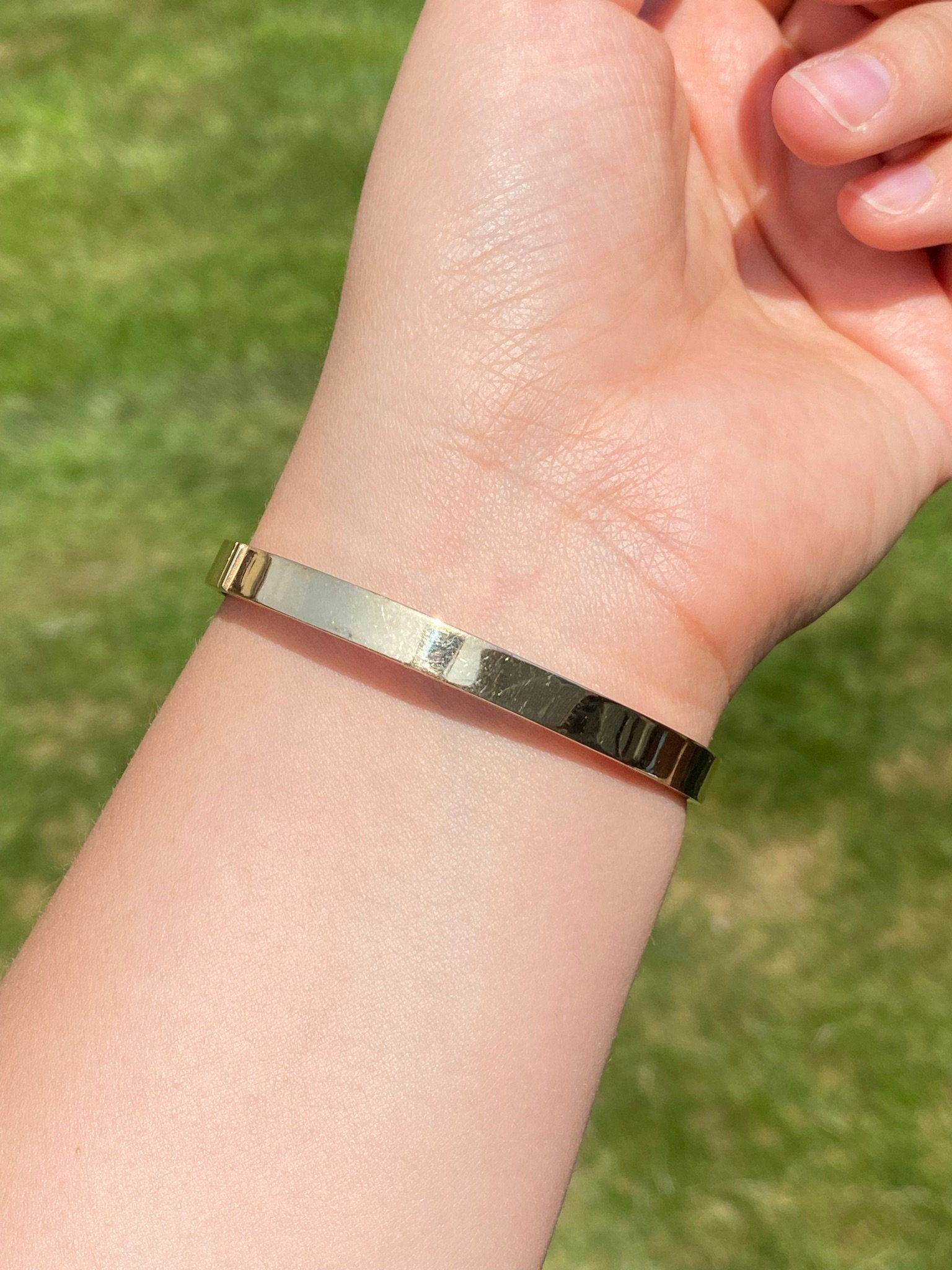 The Bakersfield: Yellow Gold Diamond Station Bangle - Image 9