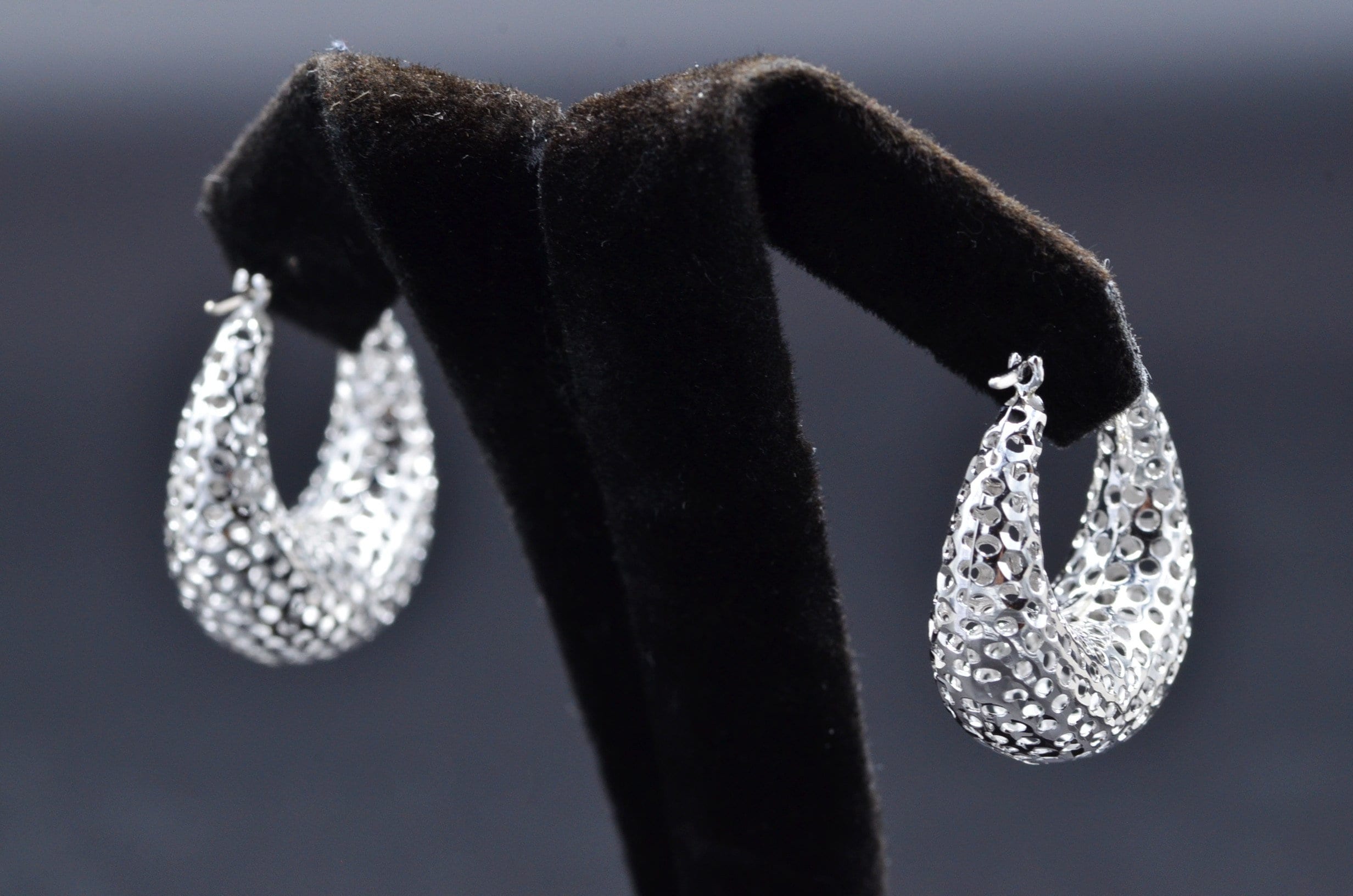 The Arbelas: Ladies 14K White Gold Diamond Cut Hollow Hoops - Image 5