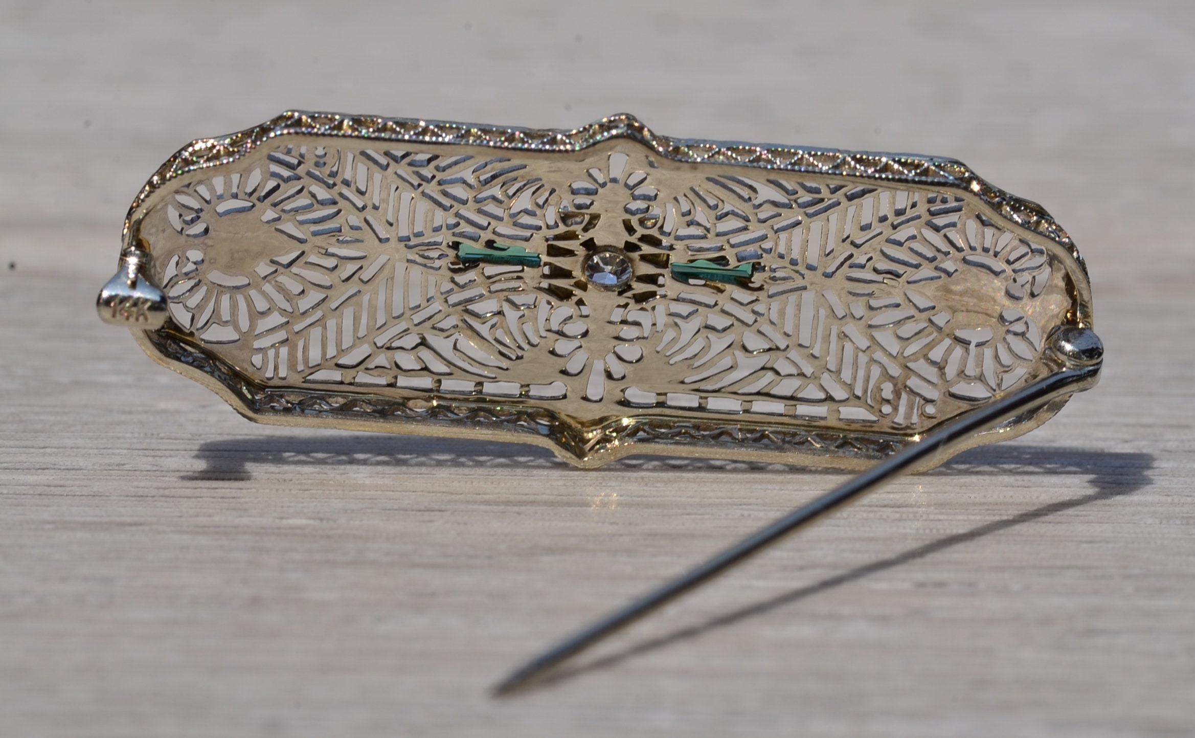 The El Granada: Antique Filigree Brooch with Old Cut Diamond and Emeralds - Image 3