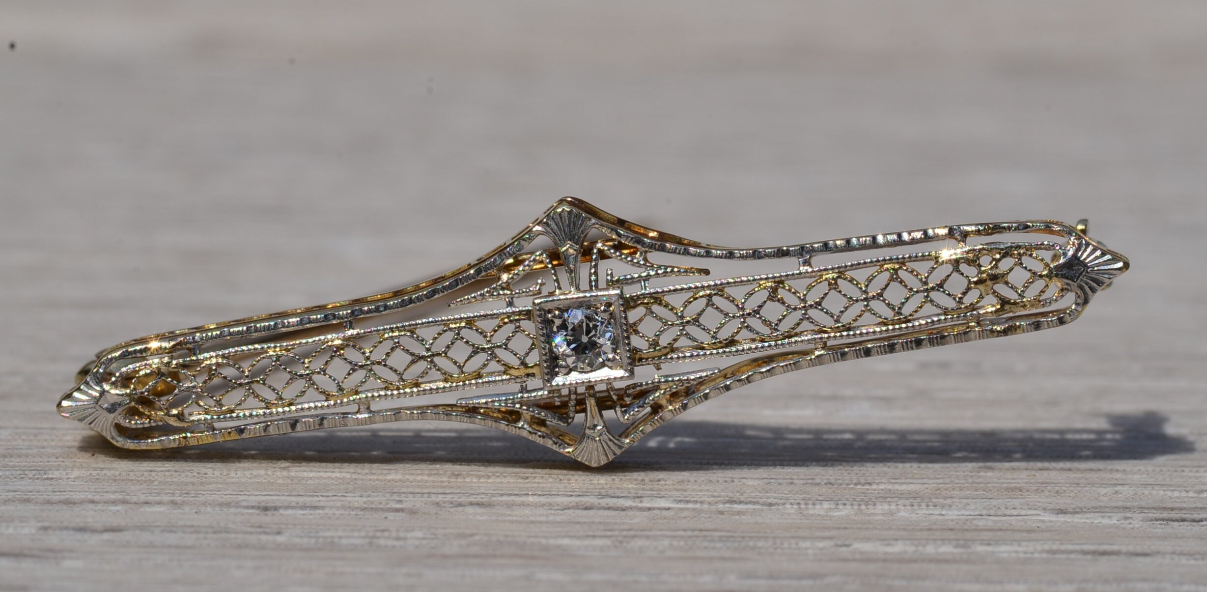 The La Honda: Antique Platinum Topped Filigree Brooch in Yellow Gold With Diamond - Image 2