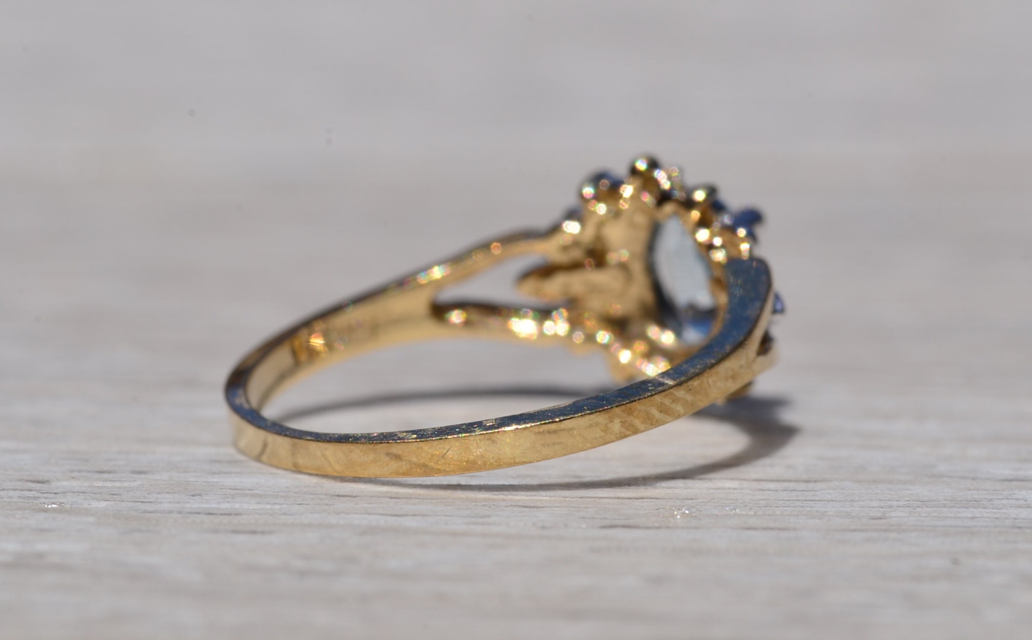 The Del Rey: Aquamarine and Diamond Ring in Yellow Gold - Image 5