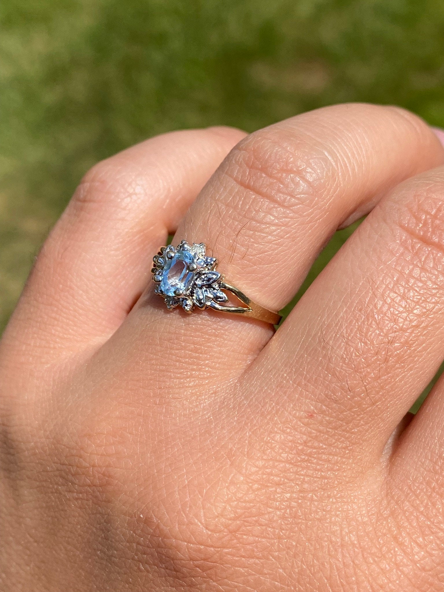 The Del Rey: Aquamarine and Diamond Ring in Yellow Gold - Image 9