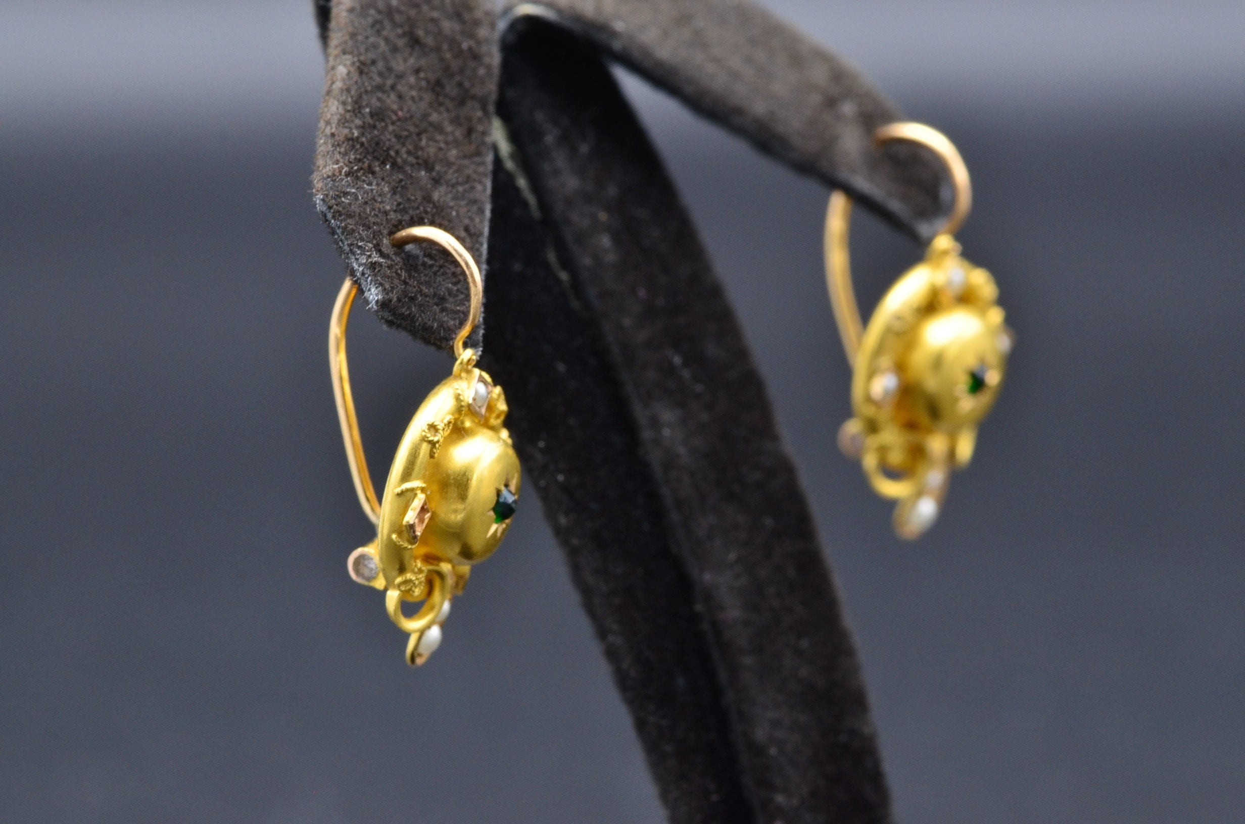 SOLD - The Winigans: Ladies Antique Late Georgian Early Victorian Gold Dangler Earrings - Image 3
