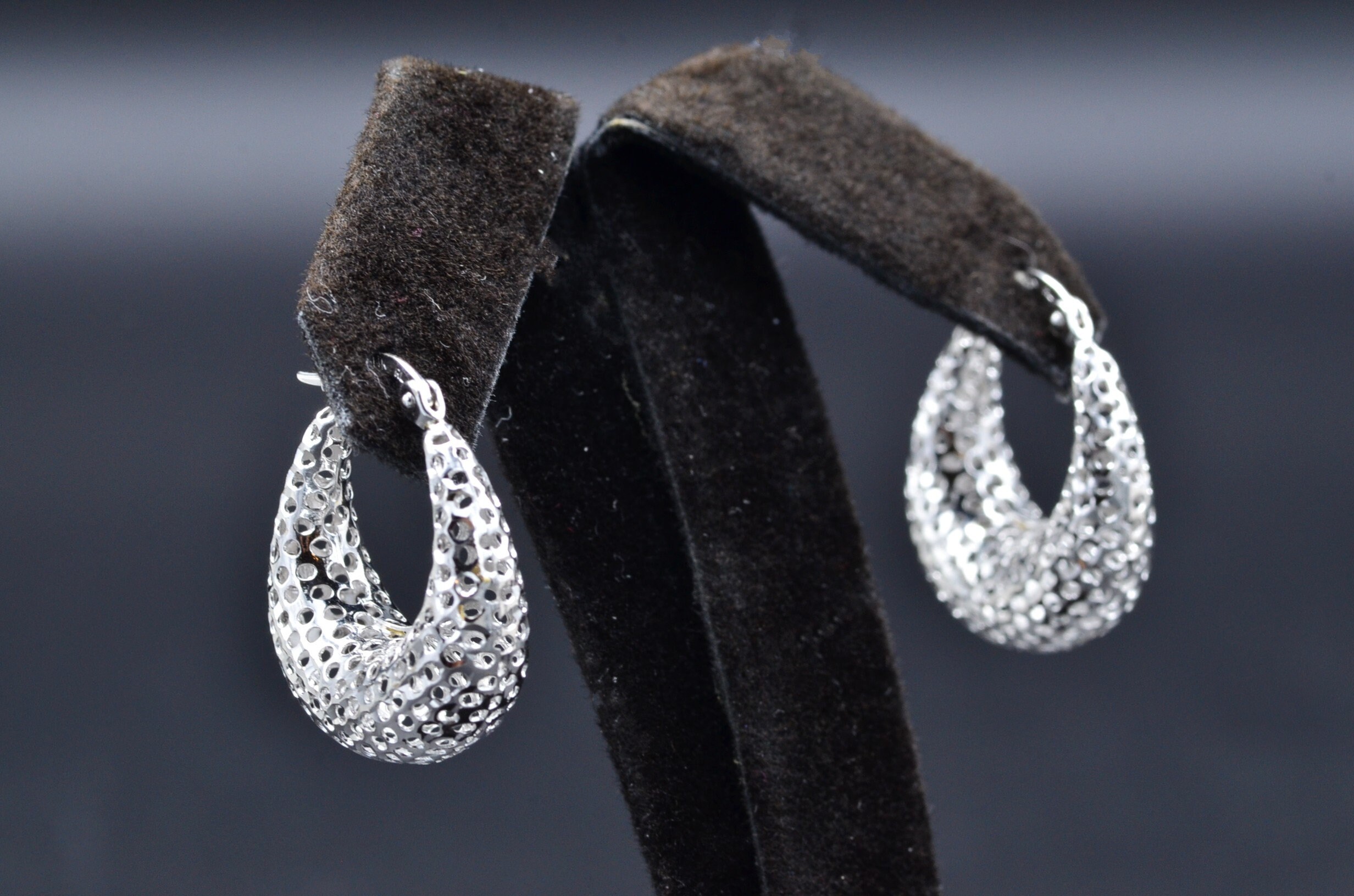 The Arbelas: Ladies 14K White Gold Diamond Cut Hollow Hoops - Image 4