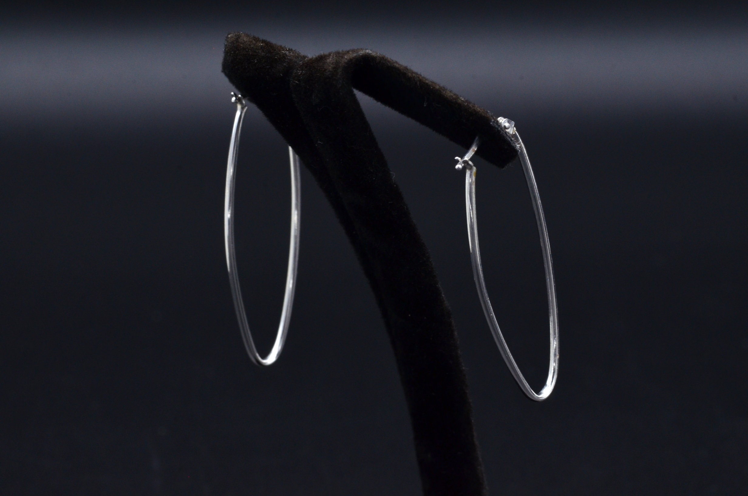 SOLD - The Hubbells: Ladies 14K White Gold Elongated Hoop Earrings - Image 4