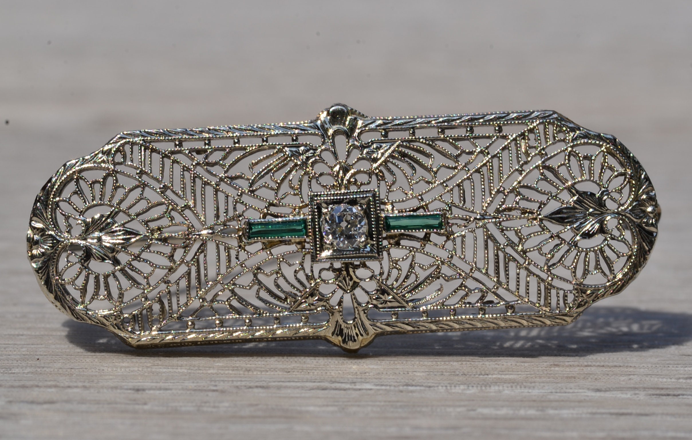 The El Granada: Antique Filigree Brooch with Old Cut Diamond and Emeralds - Image 2