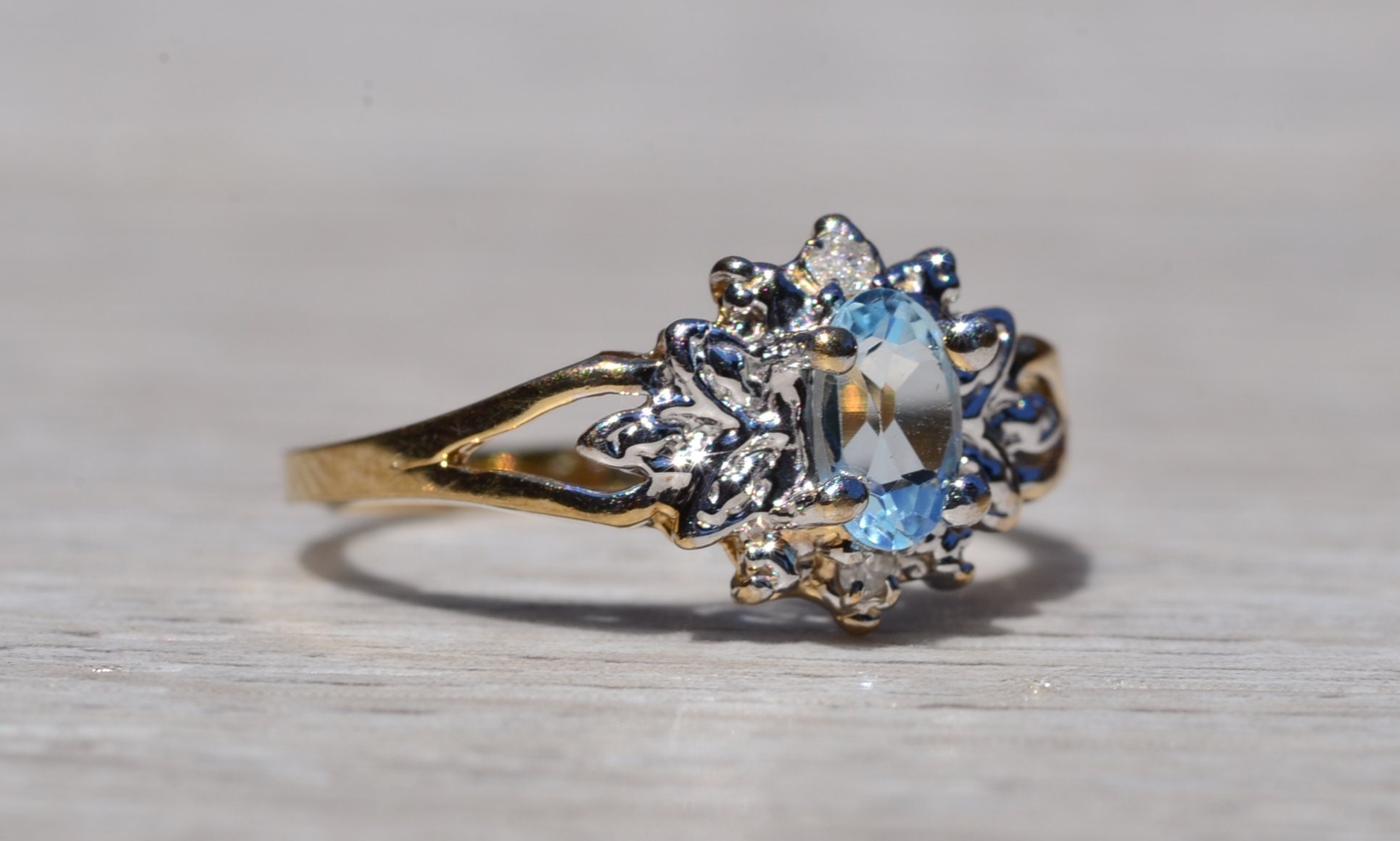 The Del Rey: Aquamarine and Diamond Ring in Yellow Gold - Image 6