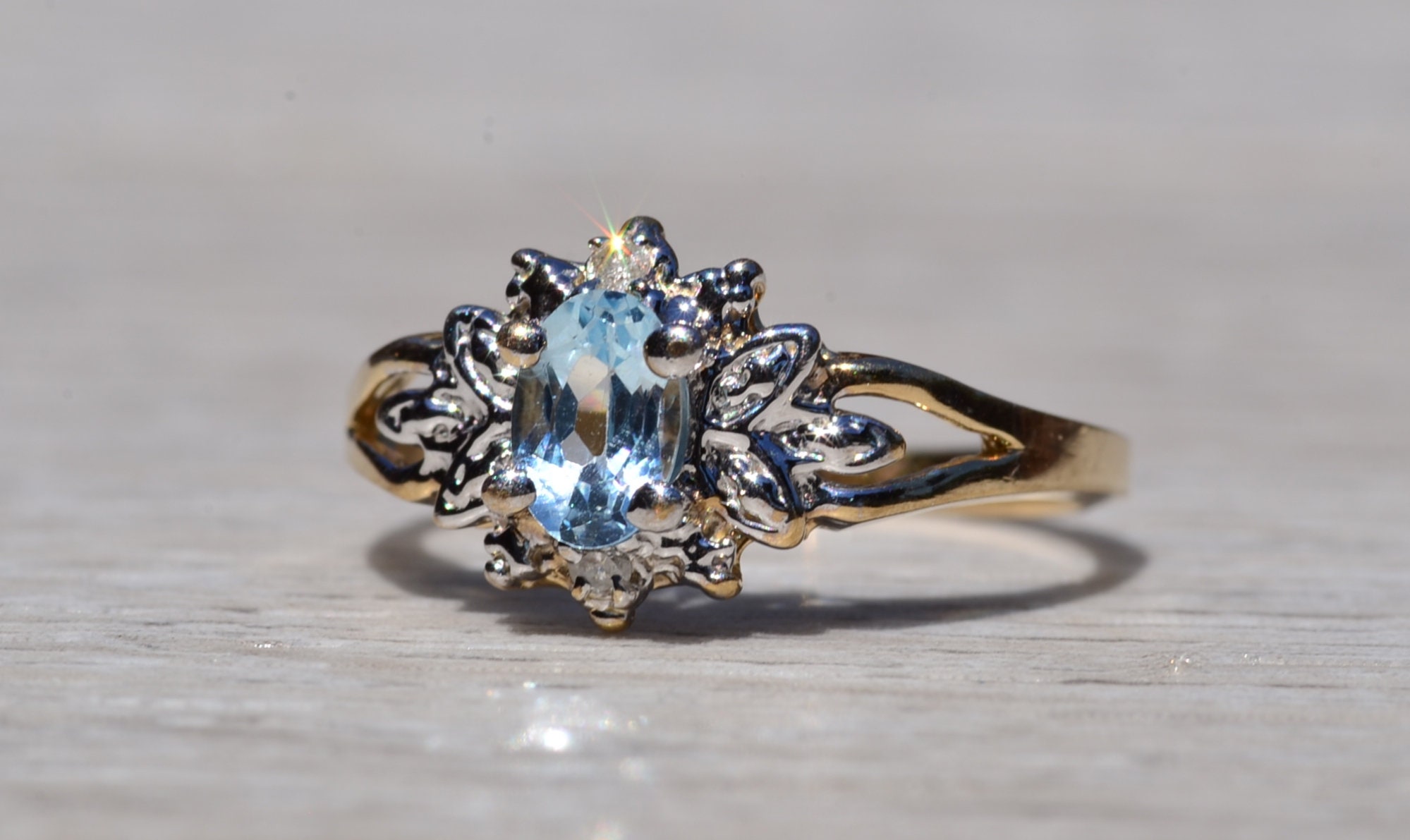 The Del Rey: Aquamarine and Diamond Ring in Yellow Gold - Image 3