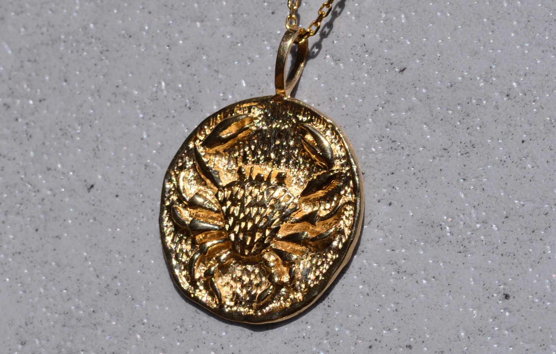 The Cancer: Vintage Cancer Zodiac Crab Pendant in Yellow Gold - Image 3
