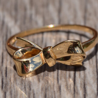 SOLD: The Carnation Drive: Charming Yellow Gold Bow Ring S