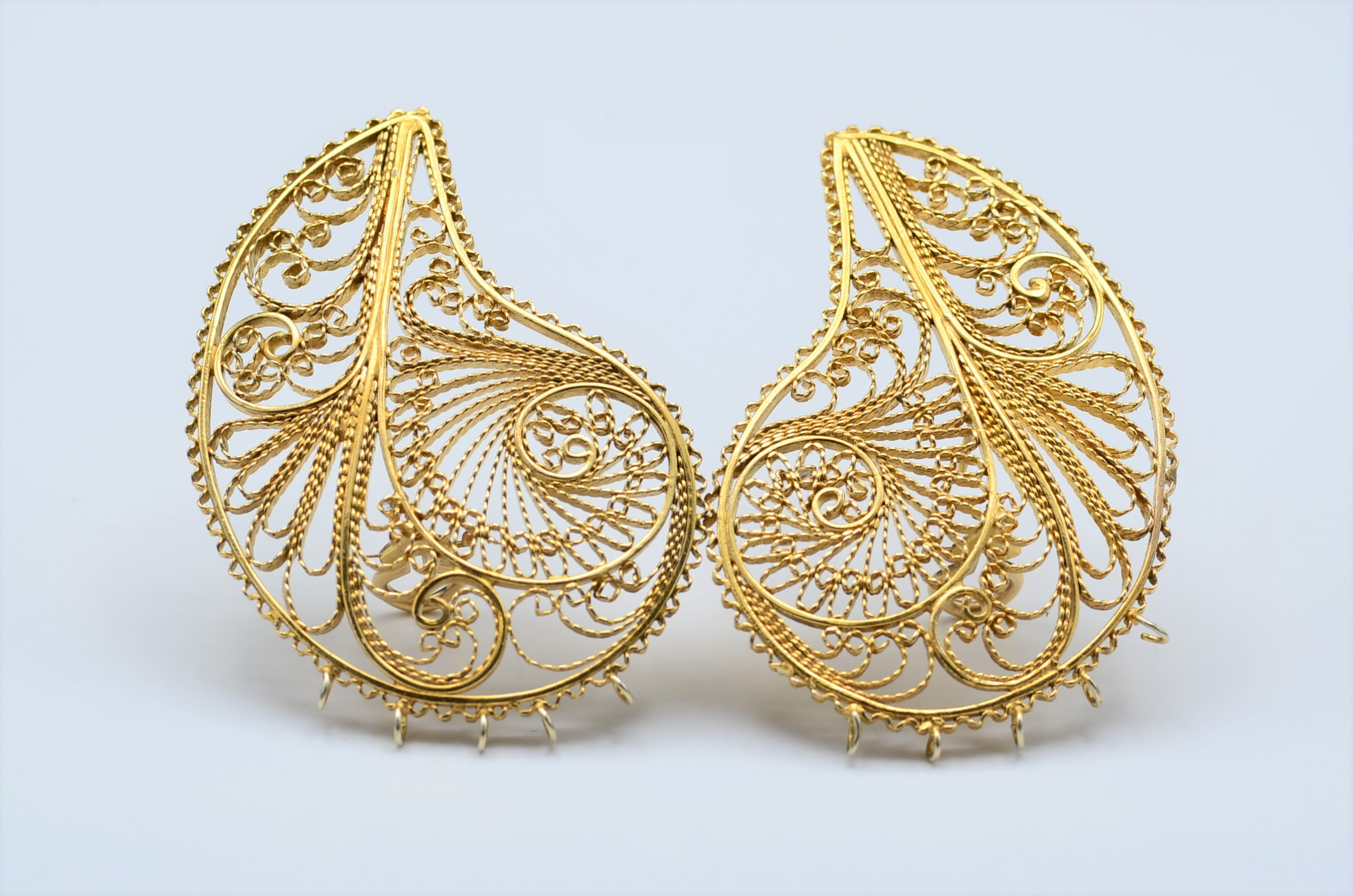 SOLD - The Carrigans: Ladies Impressive 14K Yellow Gold Filigree Earrings