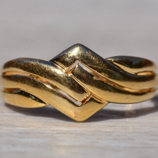 SOLD - Le Crescenta Deux: French Lovers Ring in Yellow Gold