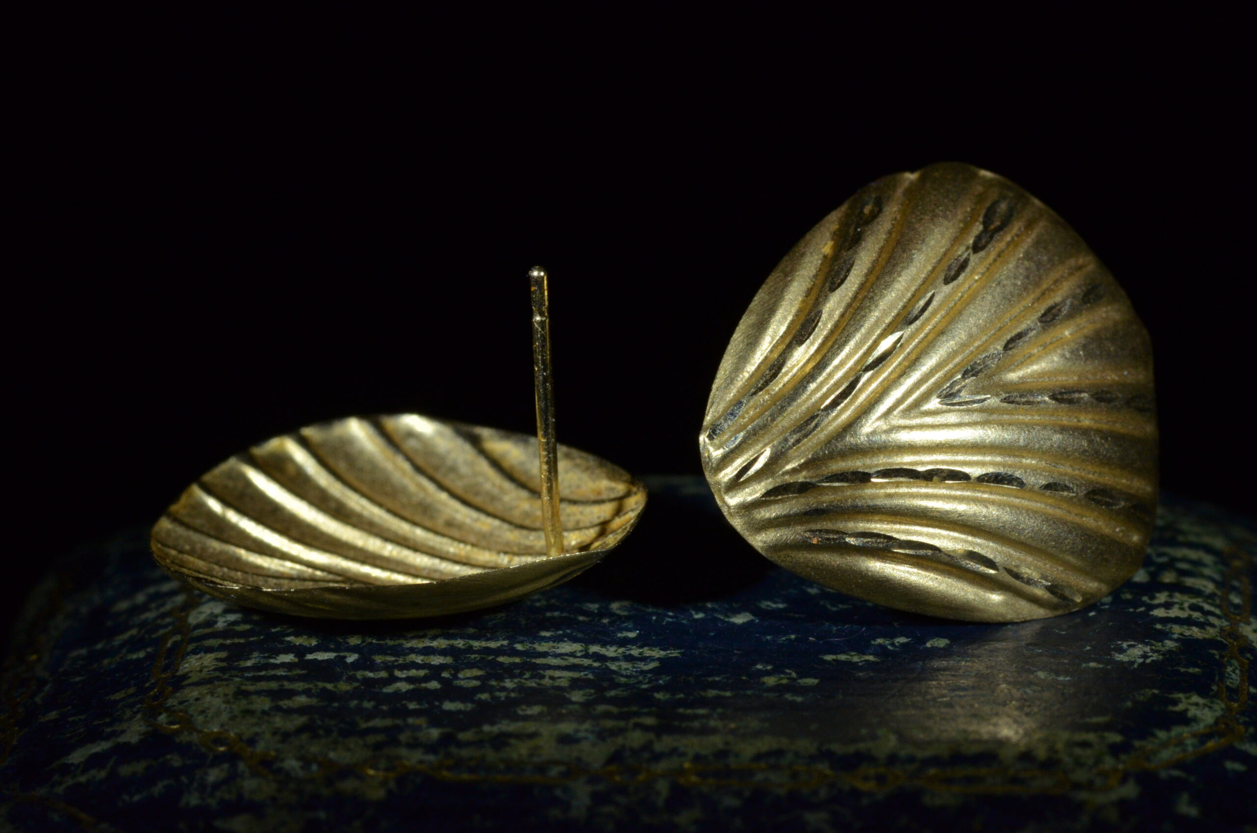 SOLD - The Palmyra: Vintage 14 Karat Yellow Gold Shell Style Earrings